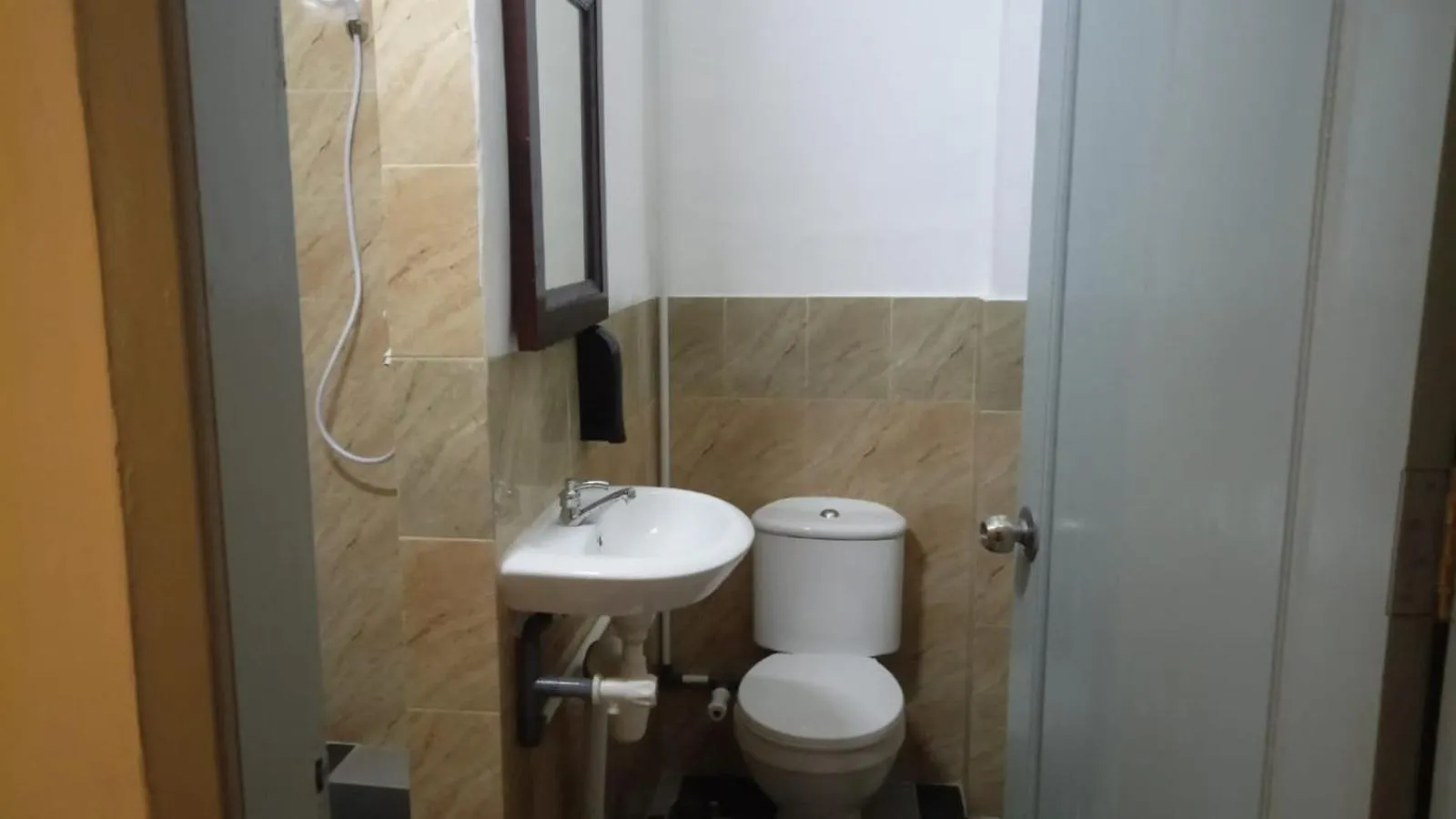 Toilet in Hotel Arda Bali
