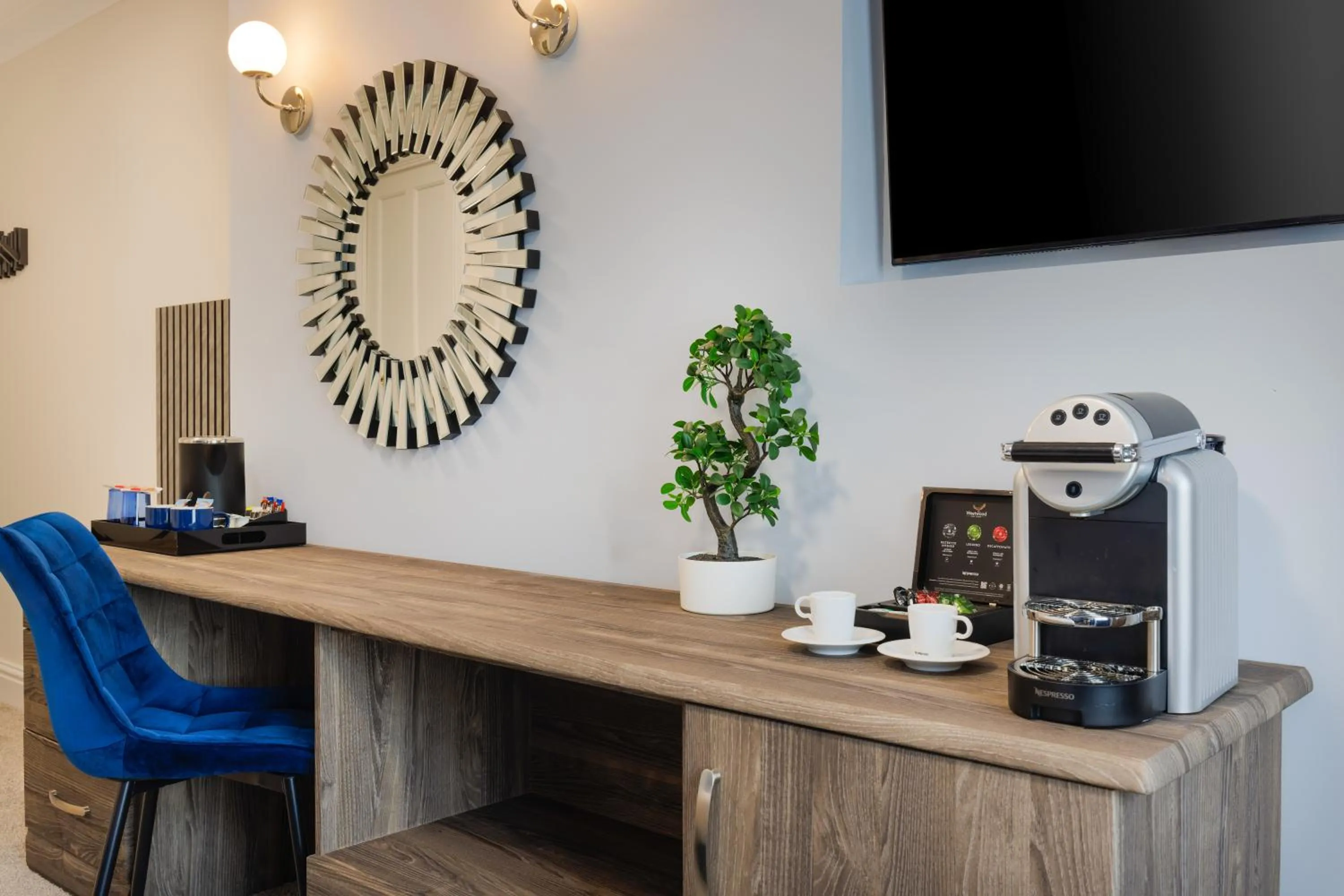 TV and multimedia in Weetwood Hall Estate