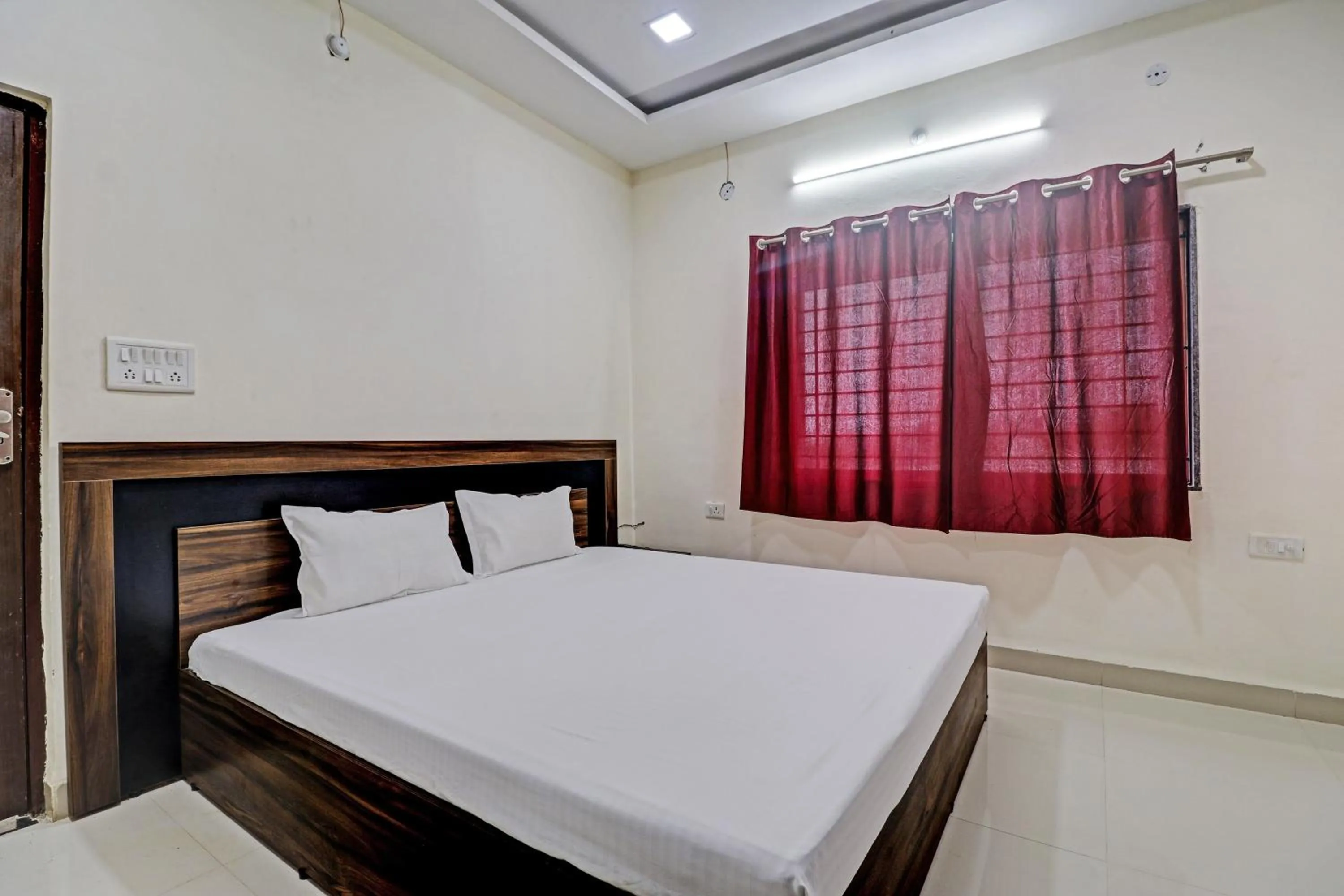 Bedroom, Bed in Super HOTEL O MIDWAY TREAT DHAR