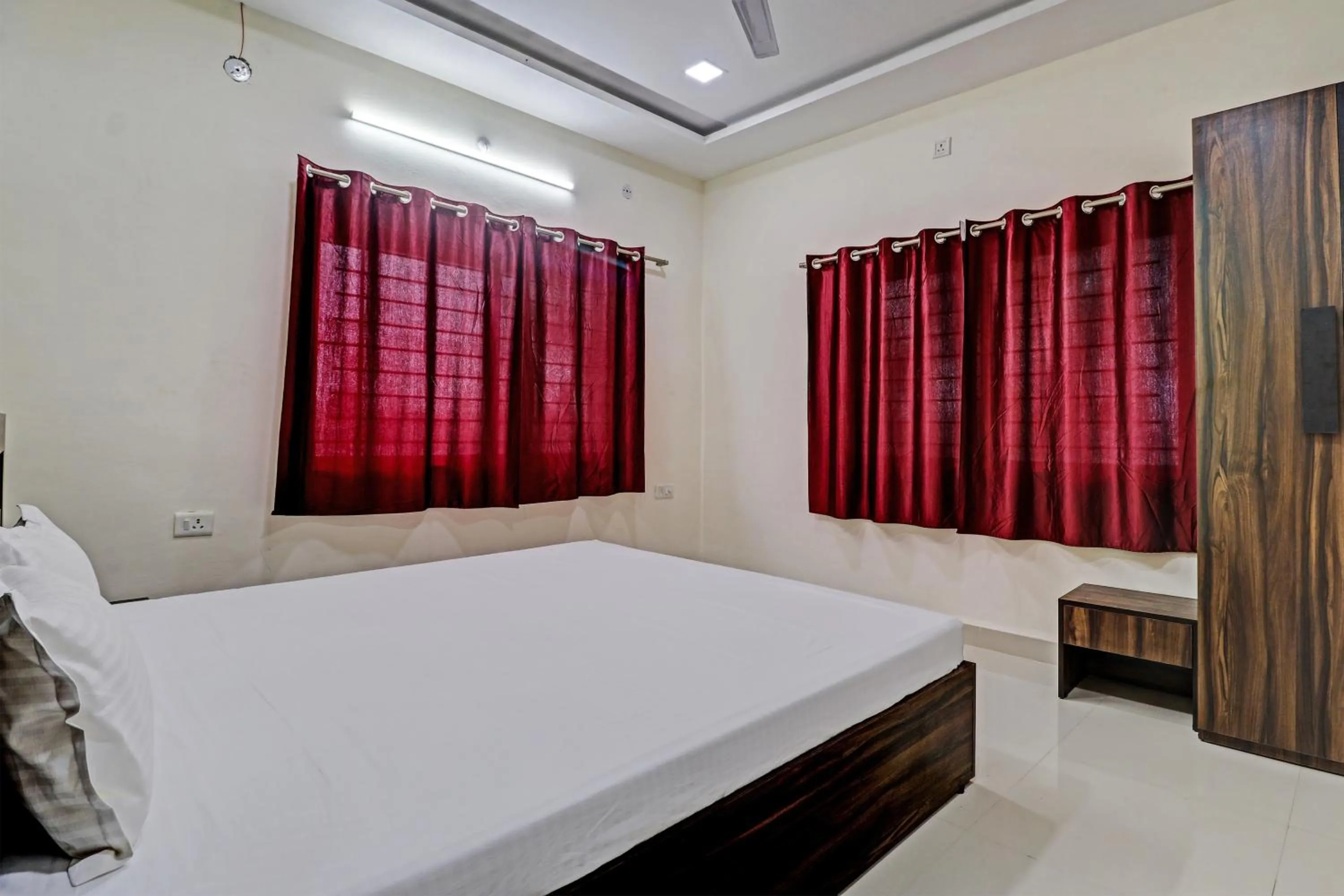 Bedroom, Bed in Super HOTEL O MIDWAY TREAT DHAR