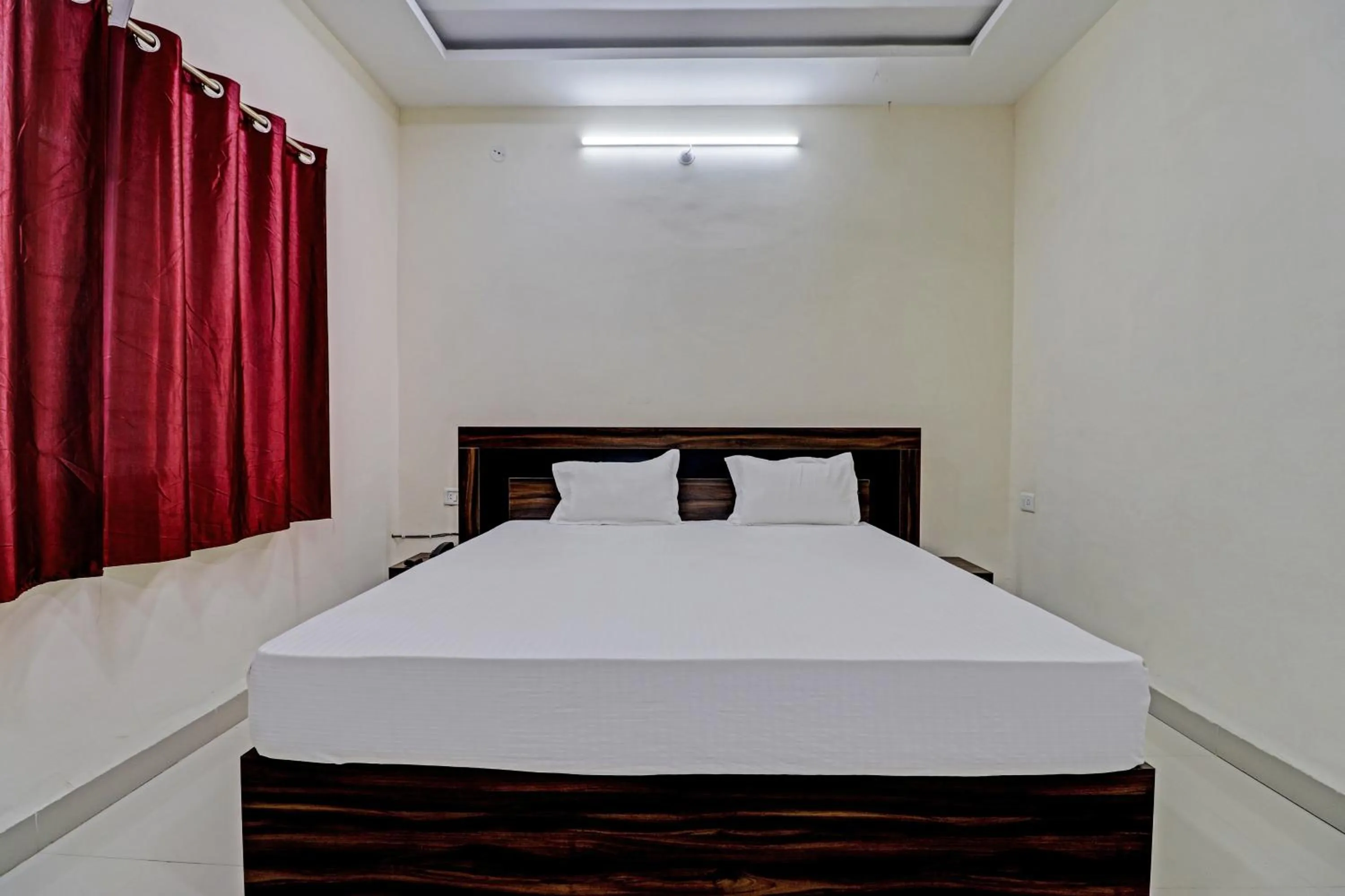 Bedroom, Bed in Super HOTEL O MIDWAY TREAT DHAR