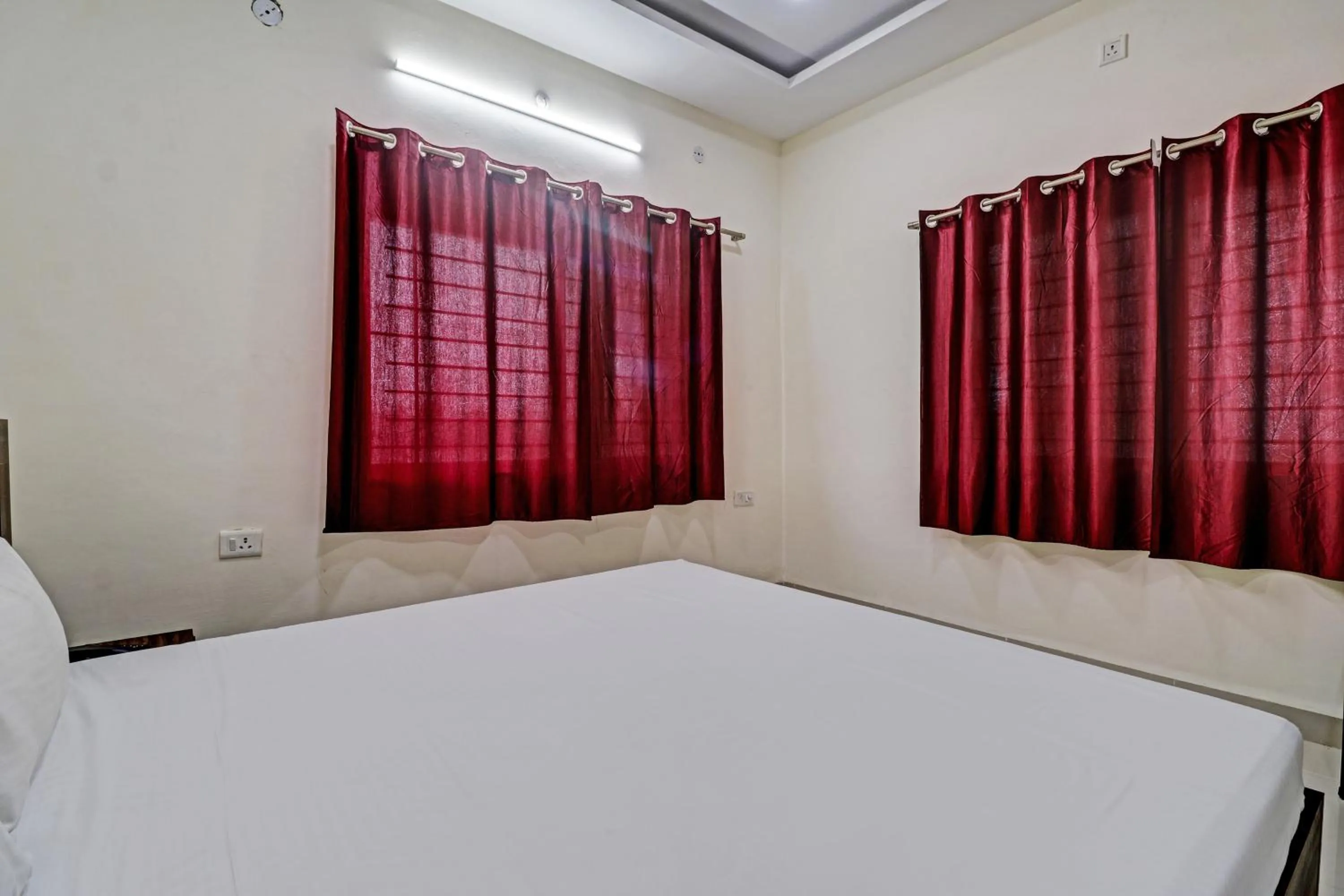 Bedroom, Bed in Super HOTEL O MIDWAY TREAT DHAR