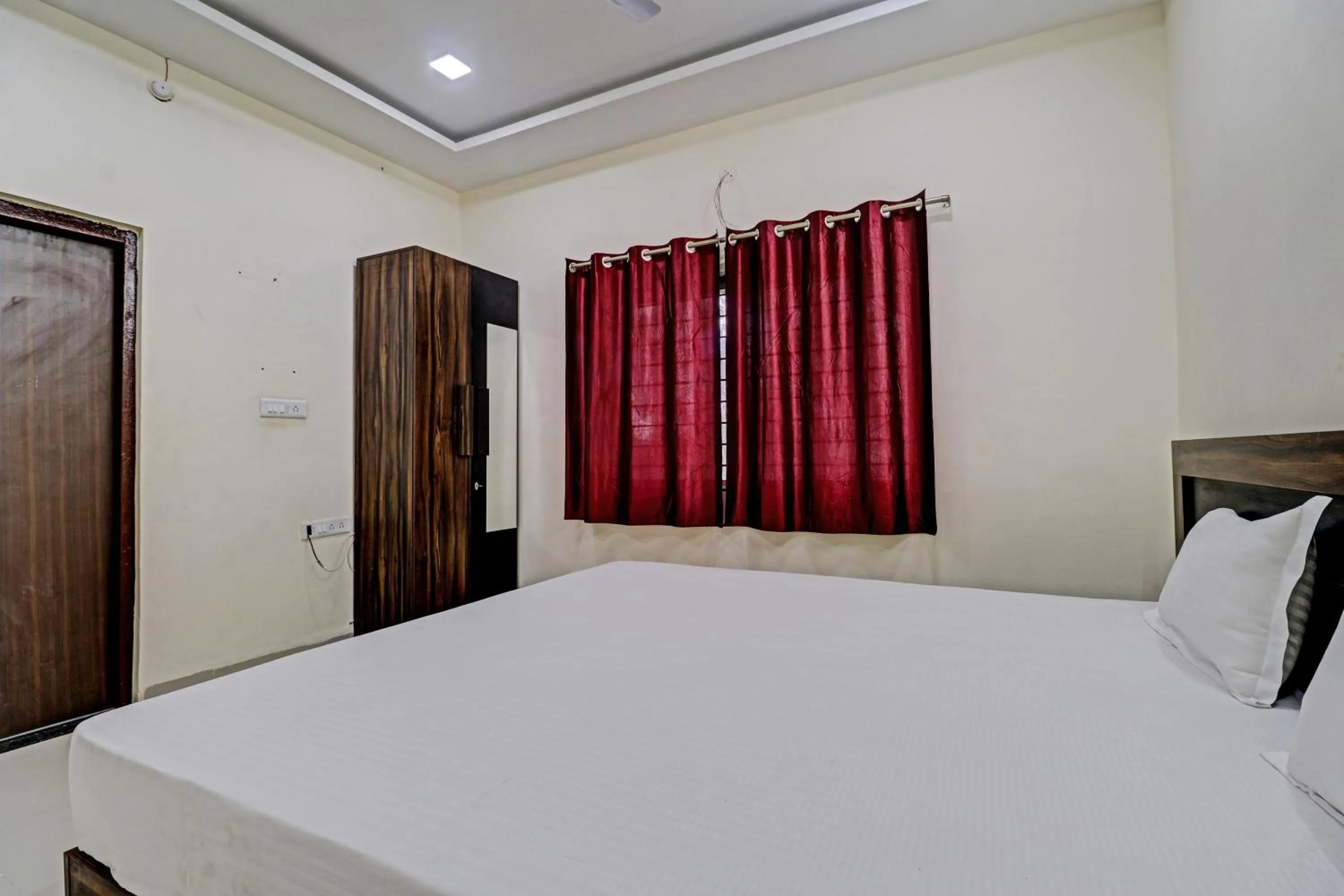 Bedroom, Bed in Super HOTEL O MIDWAY TREAT DHAR