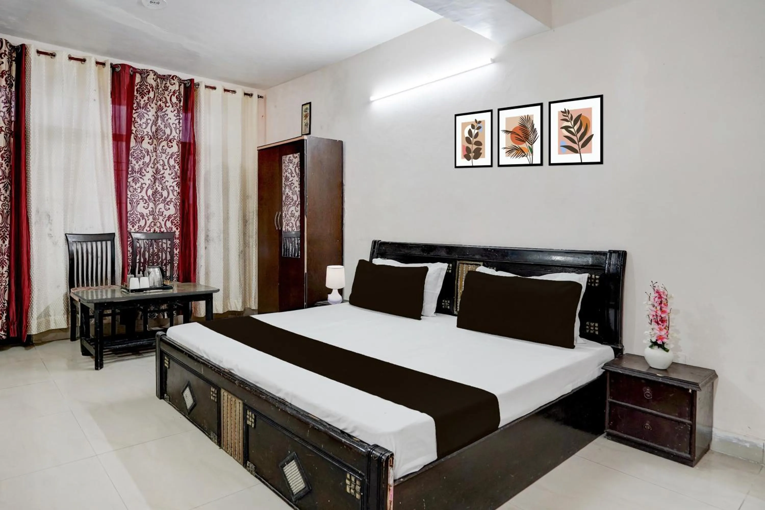 Bedroom in Hotel O Basera