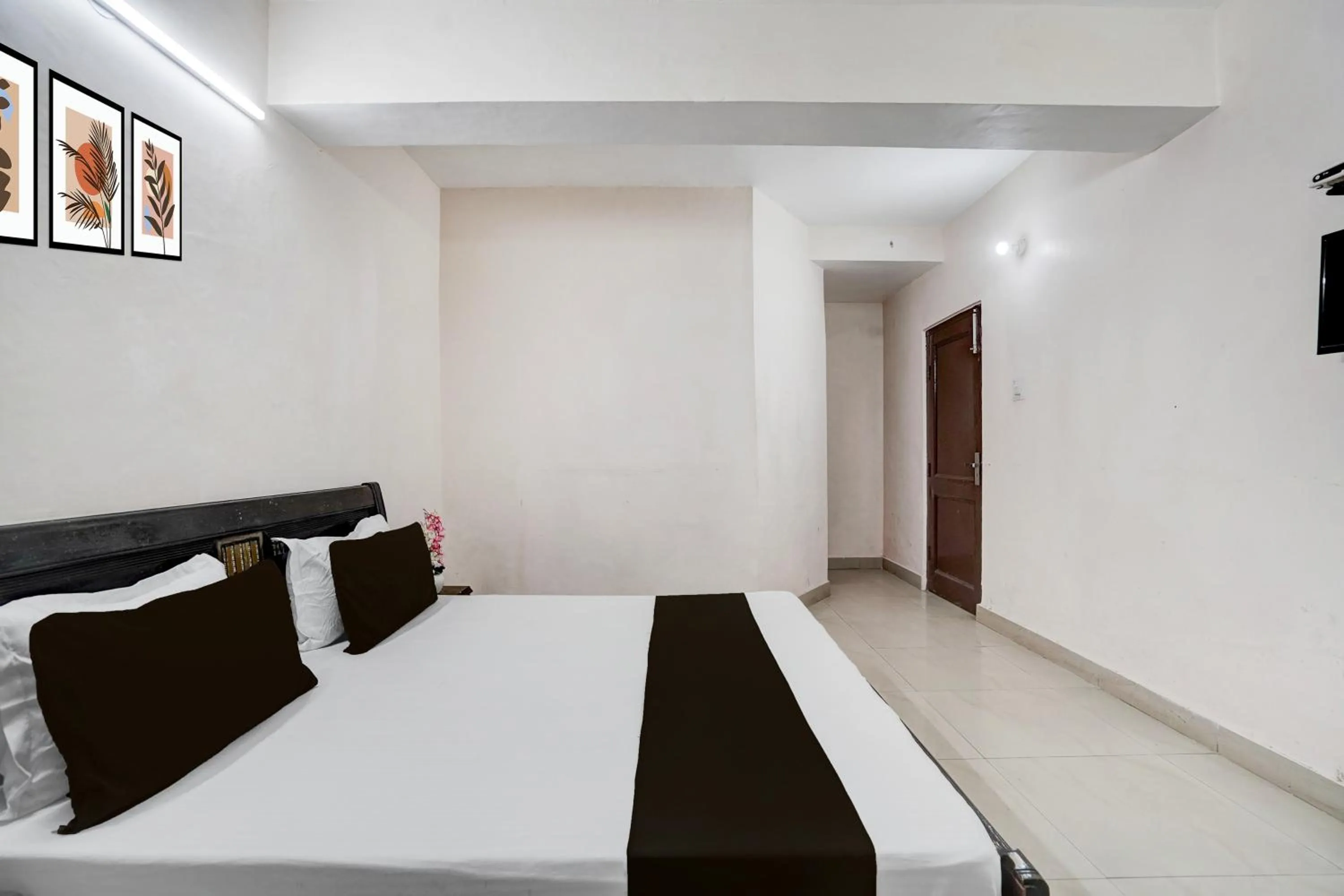 Bedroom in Hotel O Basera