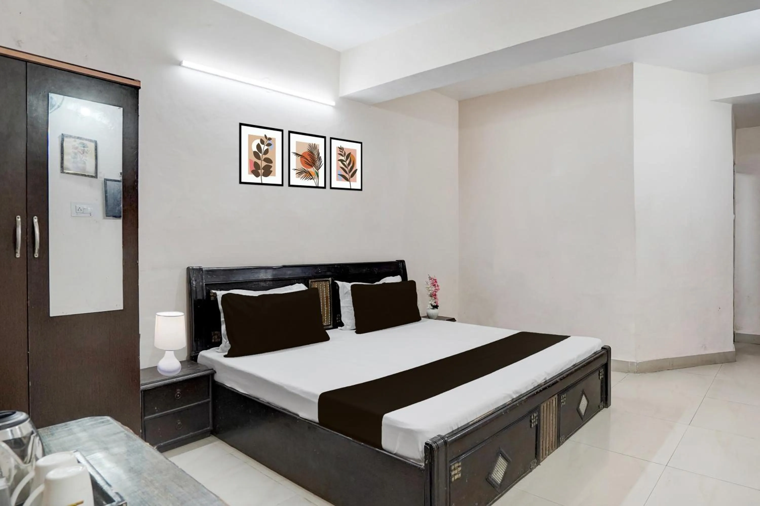 Bedroom in Hotel O Basera