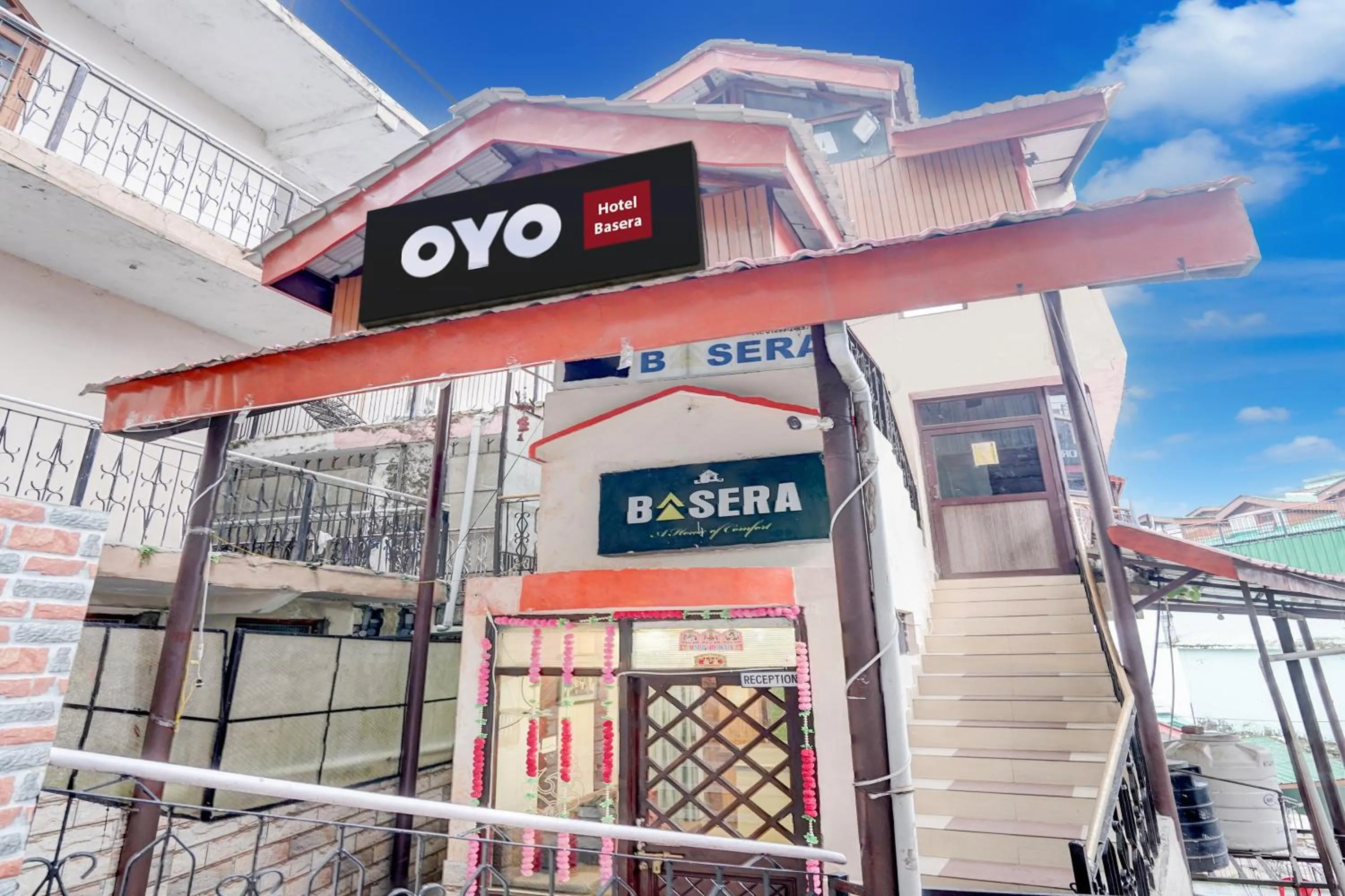 Facade/entrance in Hotel O Basera