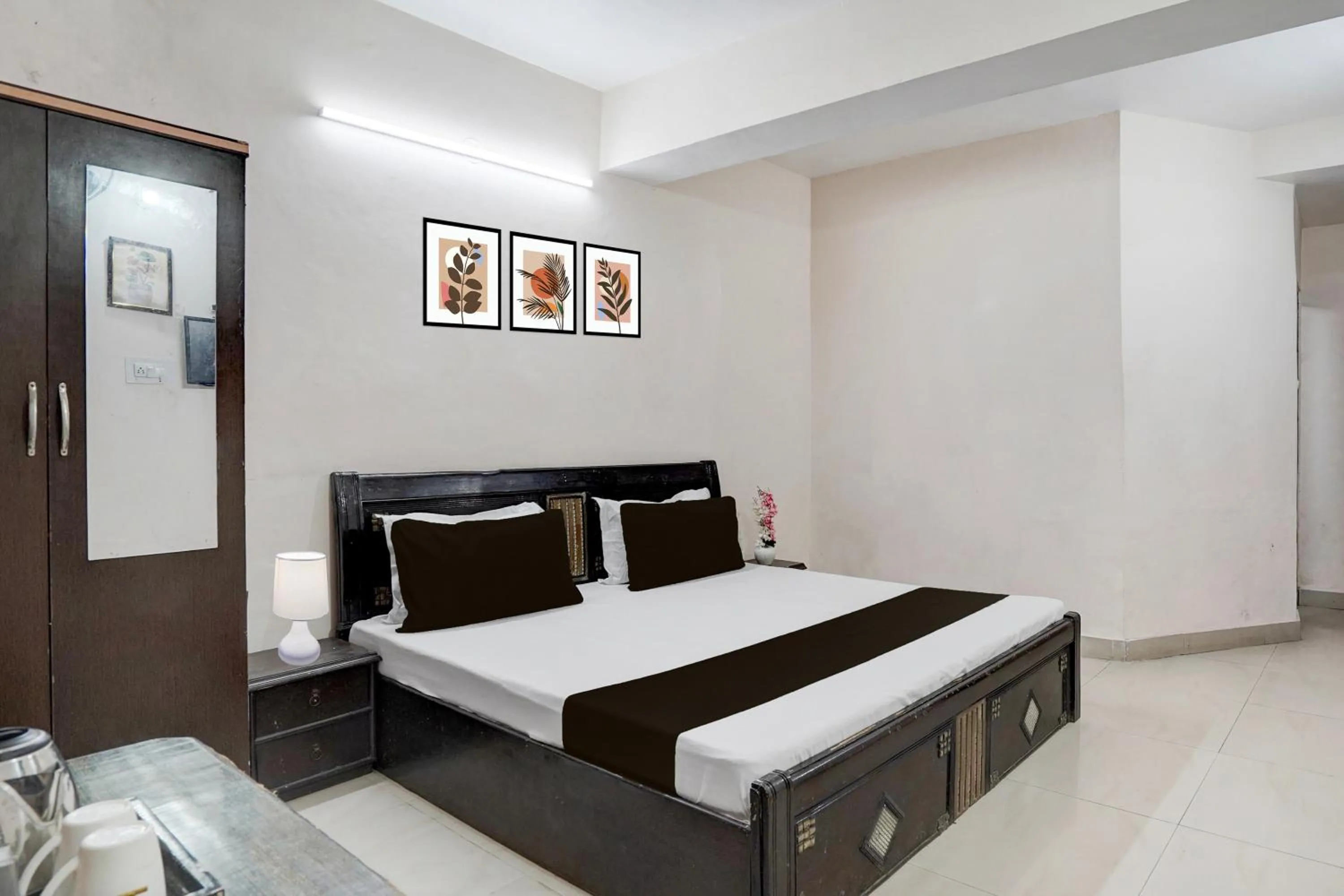 Bedroom in Hotel O Basera