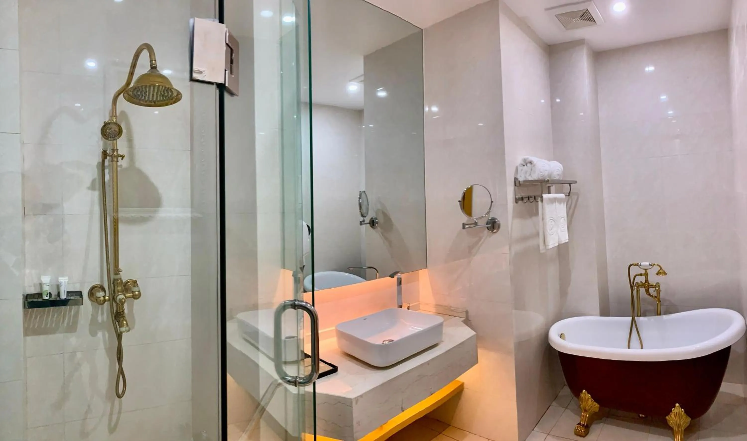 Shower in ST Vegas Hotel