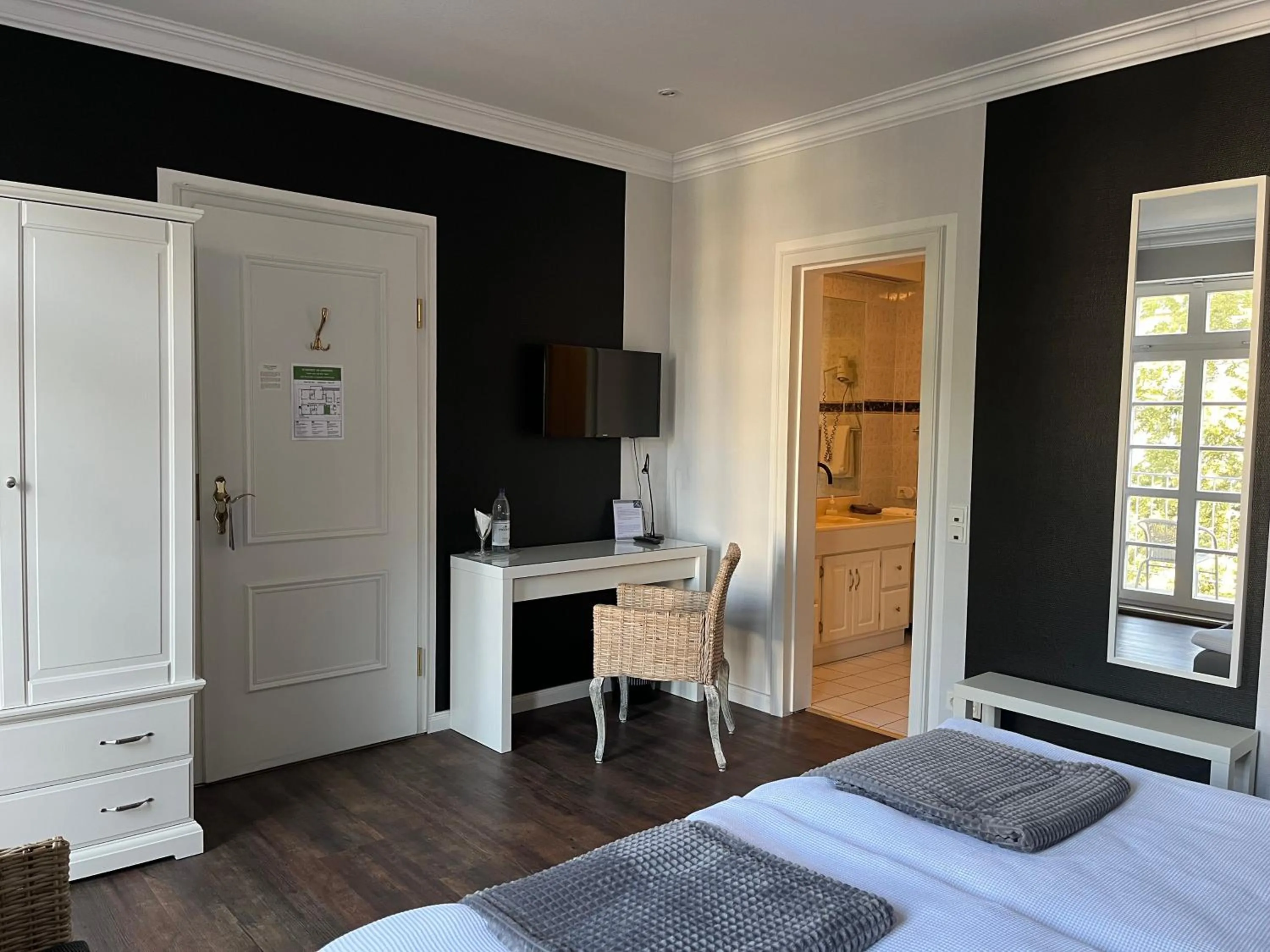 Photo of the whole room, Bed in Rein Klassik Hotel