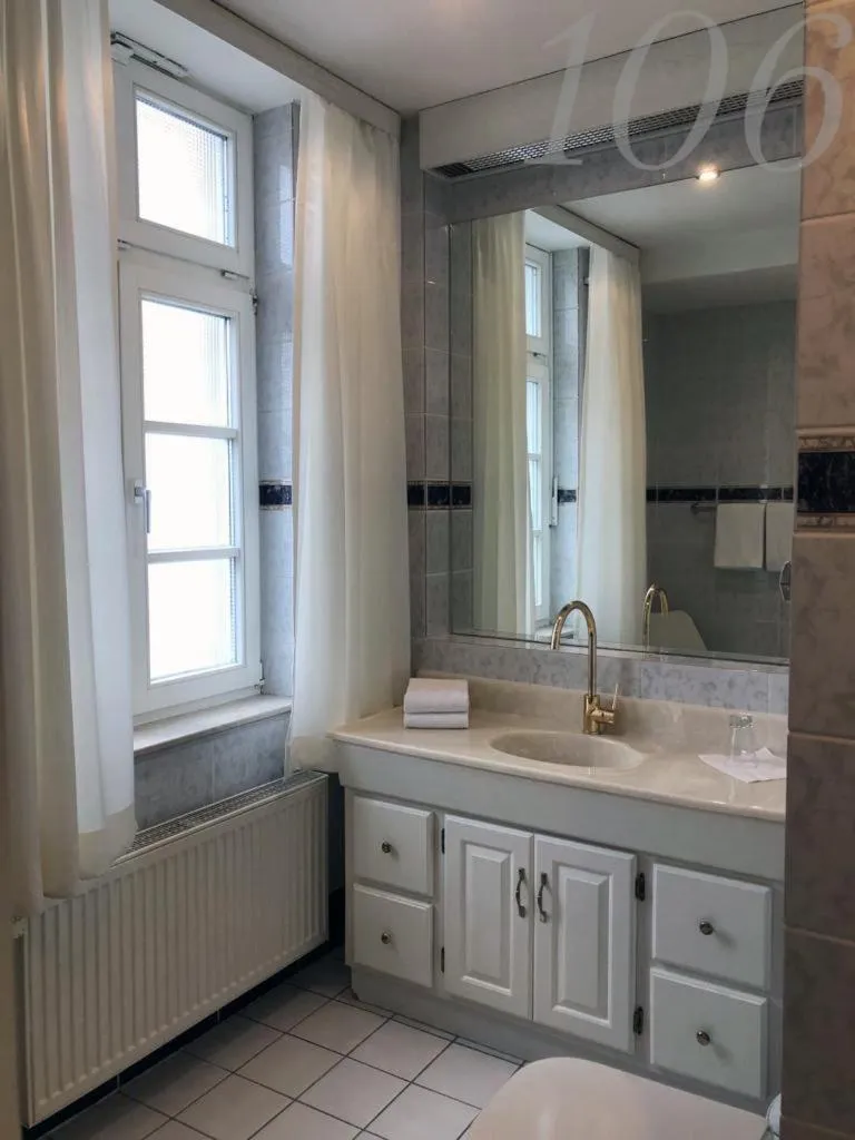 Bathroom in Rein Klassik Hotel