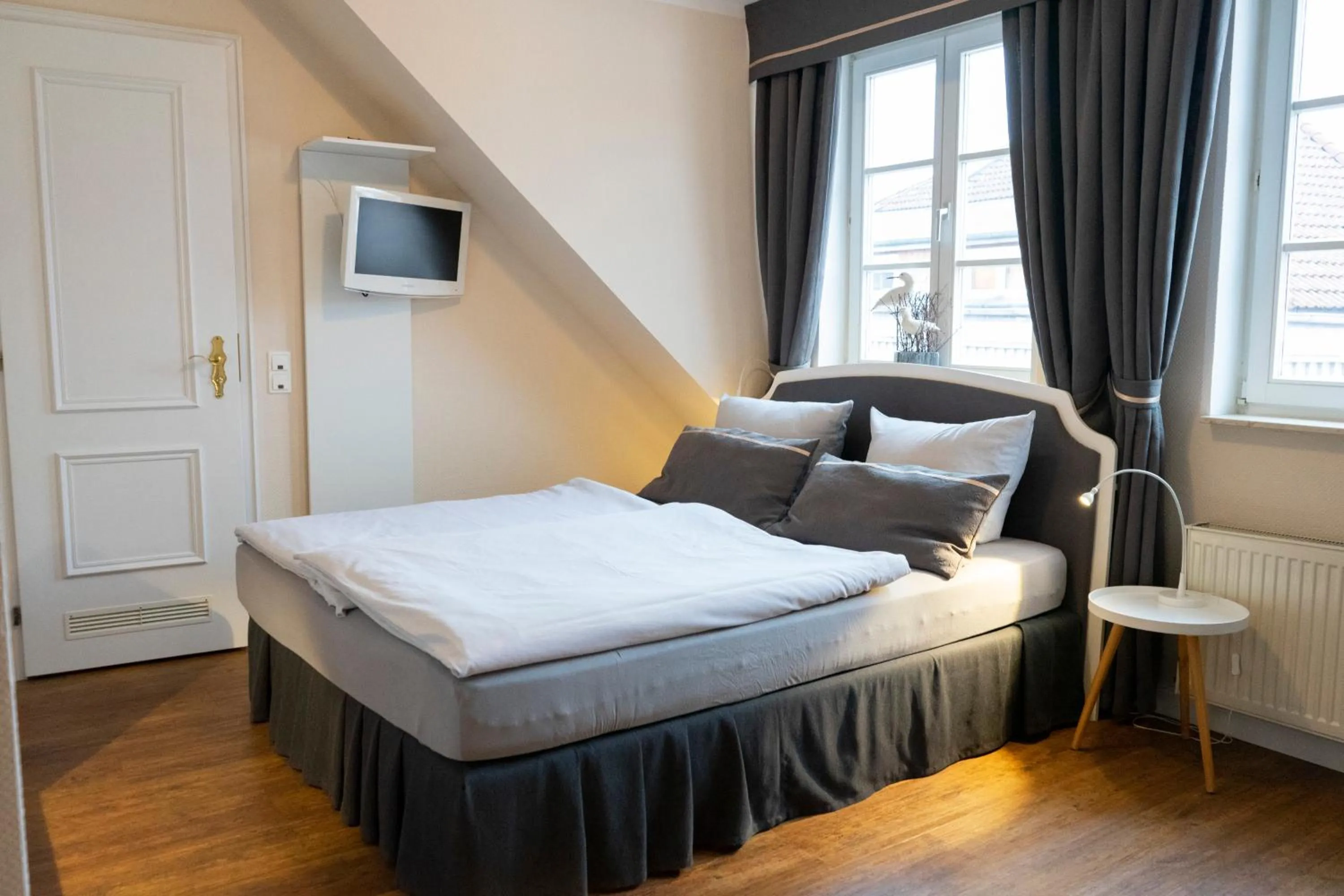 Photo of the whole room, Bed in Rein Klassik Hotel