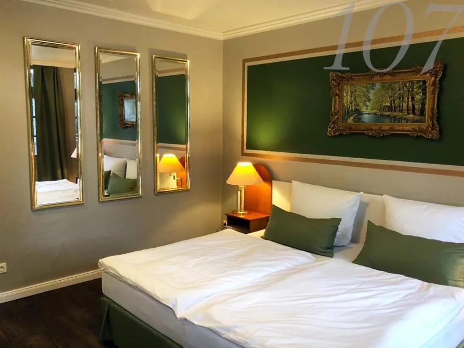 Photo of the whole room, Bed in Rein Klassik Hotel