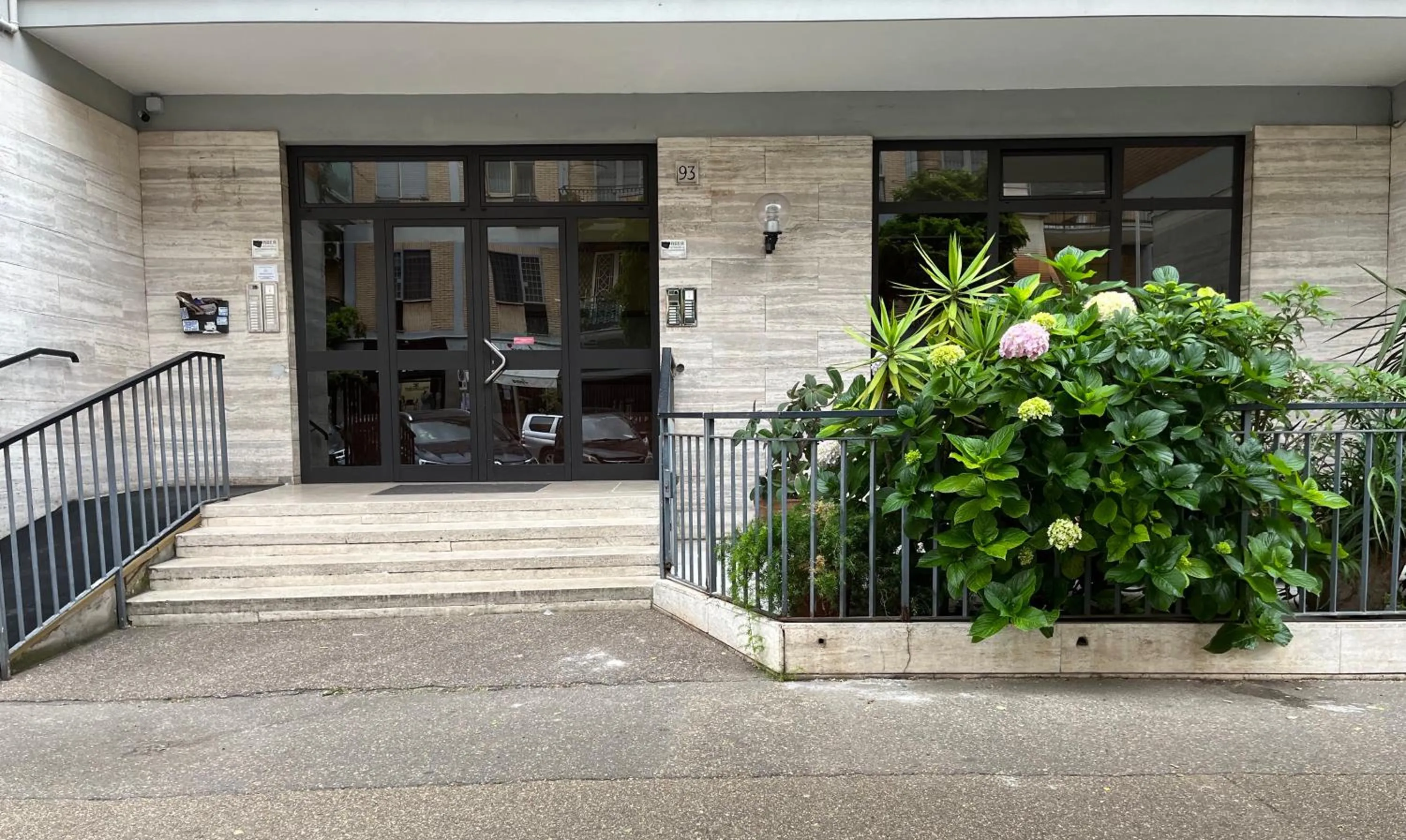 Facade/entrance in Attico con terrazza in Via dei Traghetti