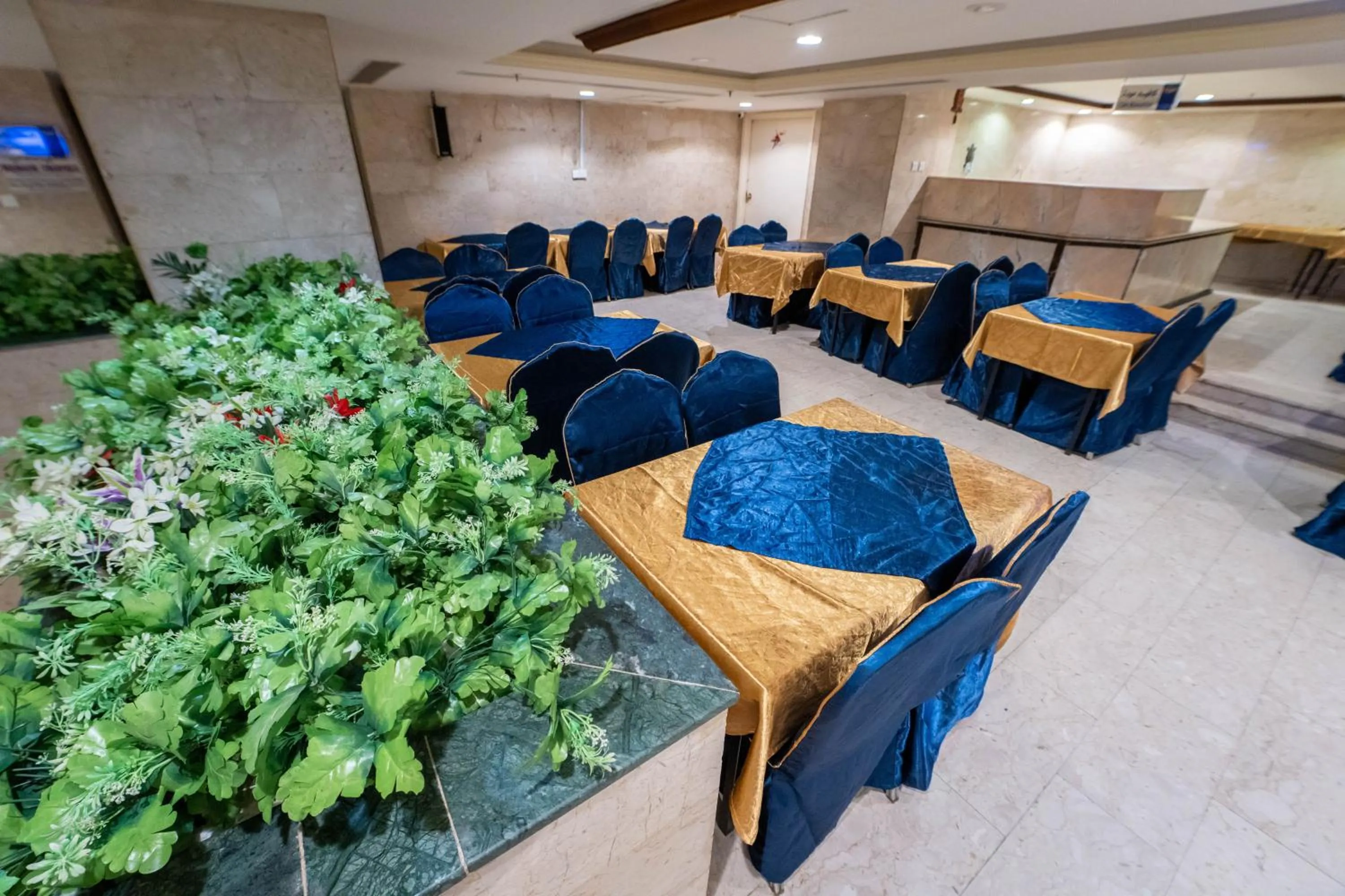 Restaurant/places to eat in Al Barakah Mawaddah Hotel