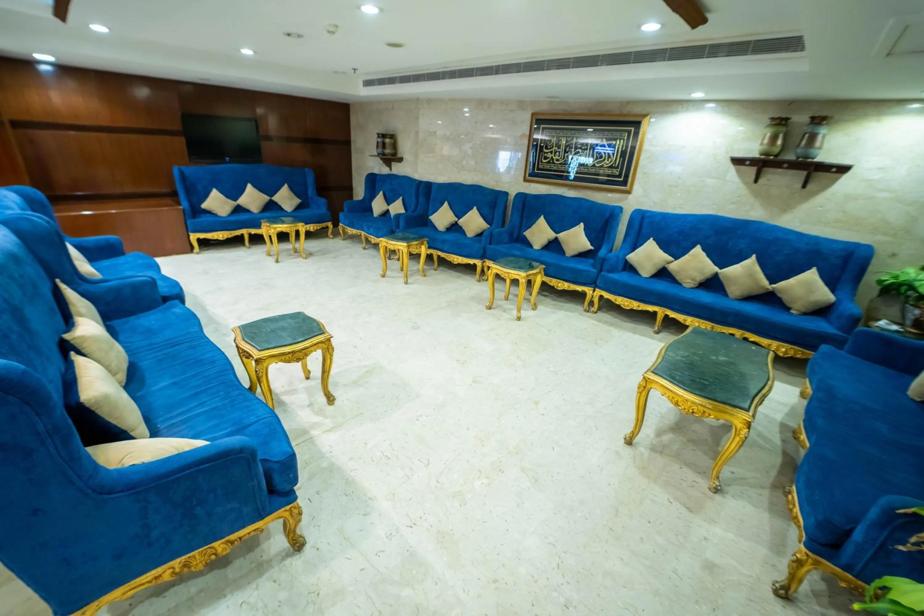Seating area in Al Barakah Mawaddah Hotel