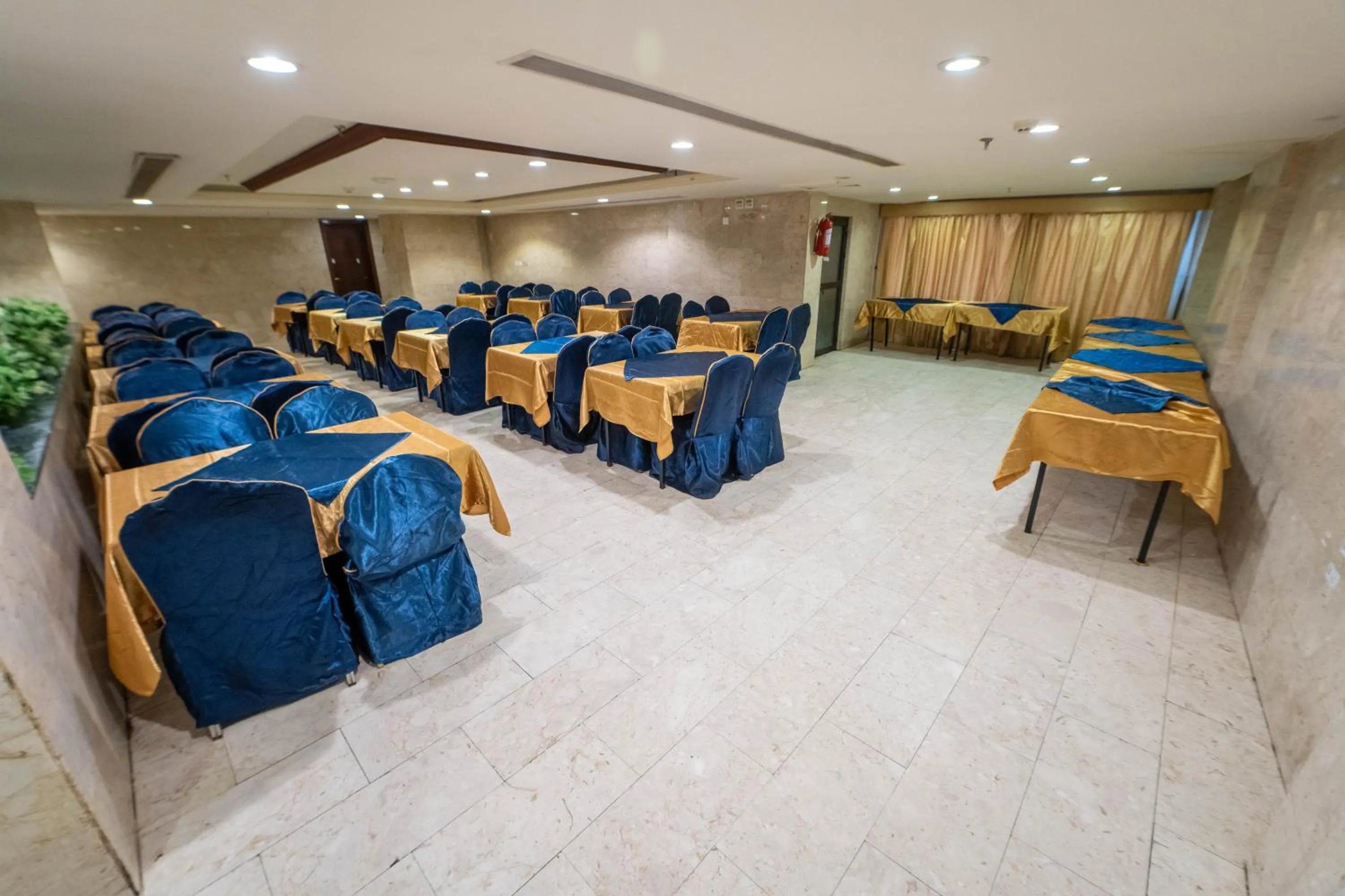 Restaurant/places to eat in Al Barakah Mawaddah Hotel