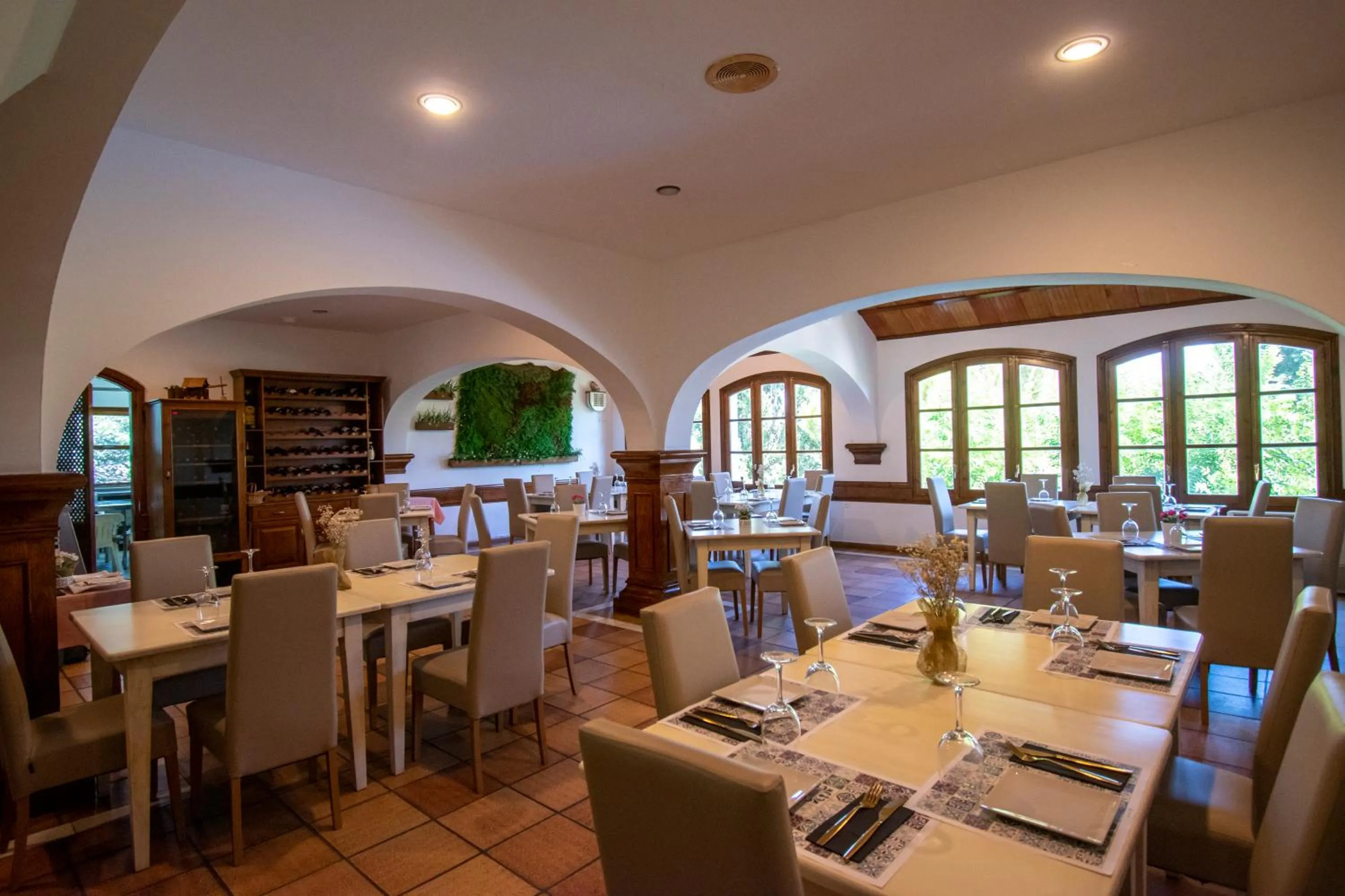 Restaurant/places to eat in Hotel del Carmen