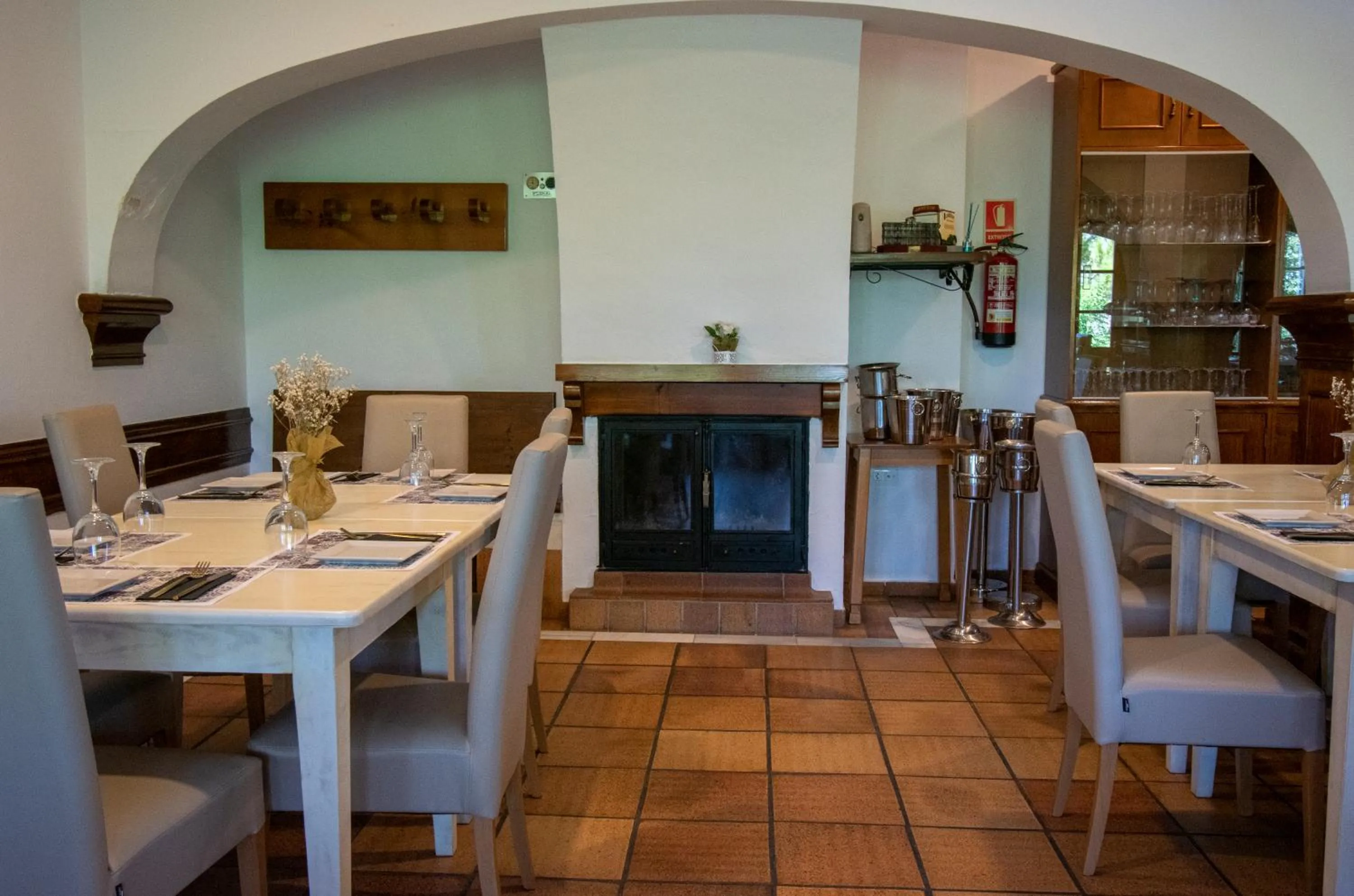Restaurant/places to eat in Hotel del Carmen