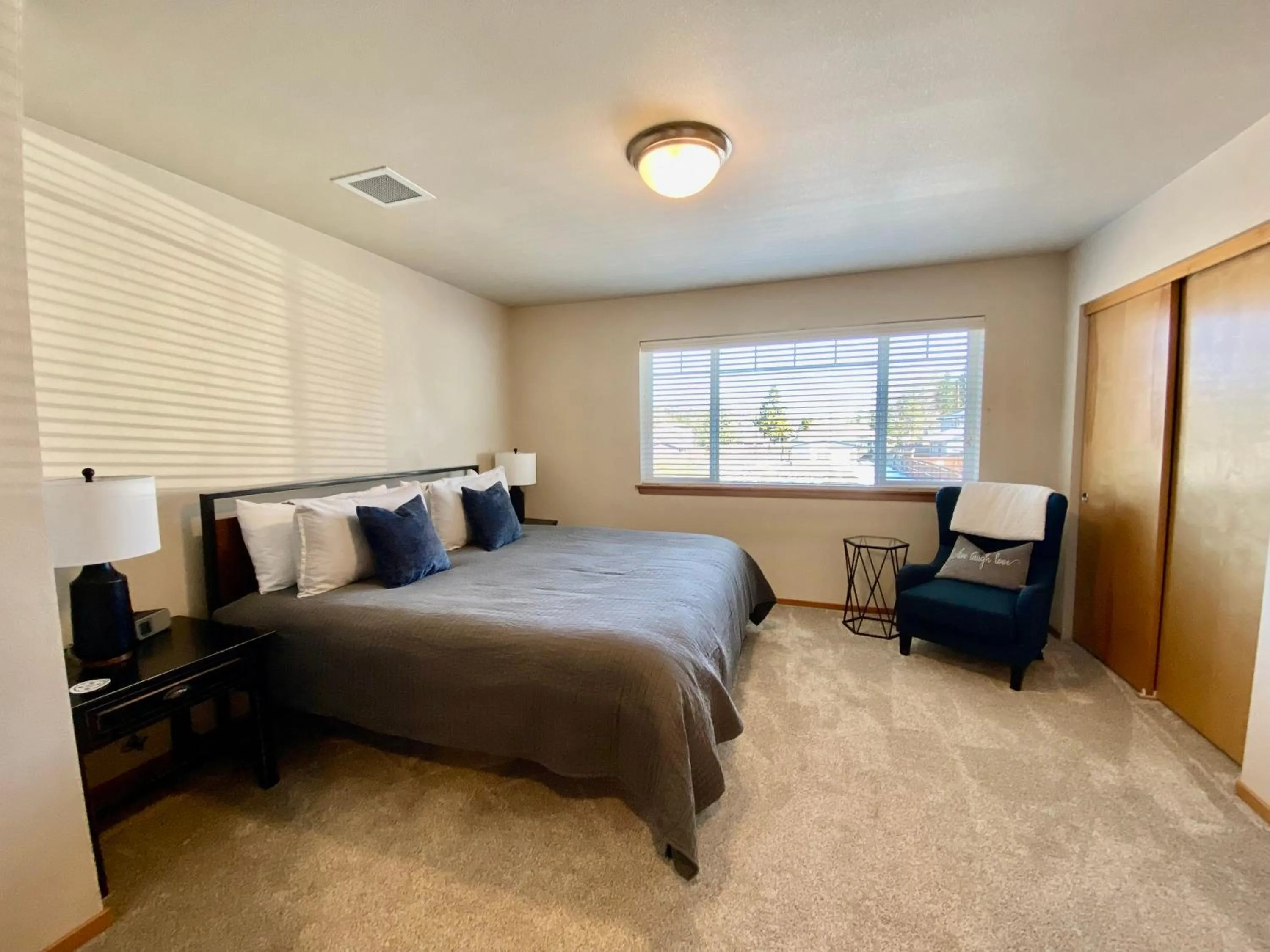 Property building, Bed in Three Peaks Retreat