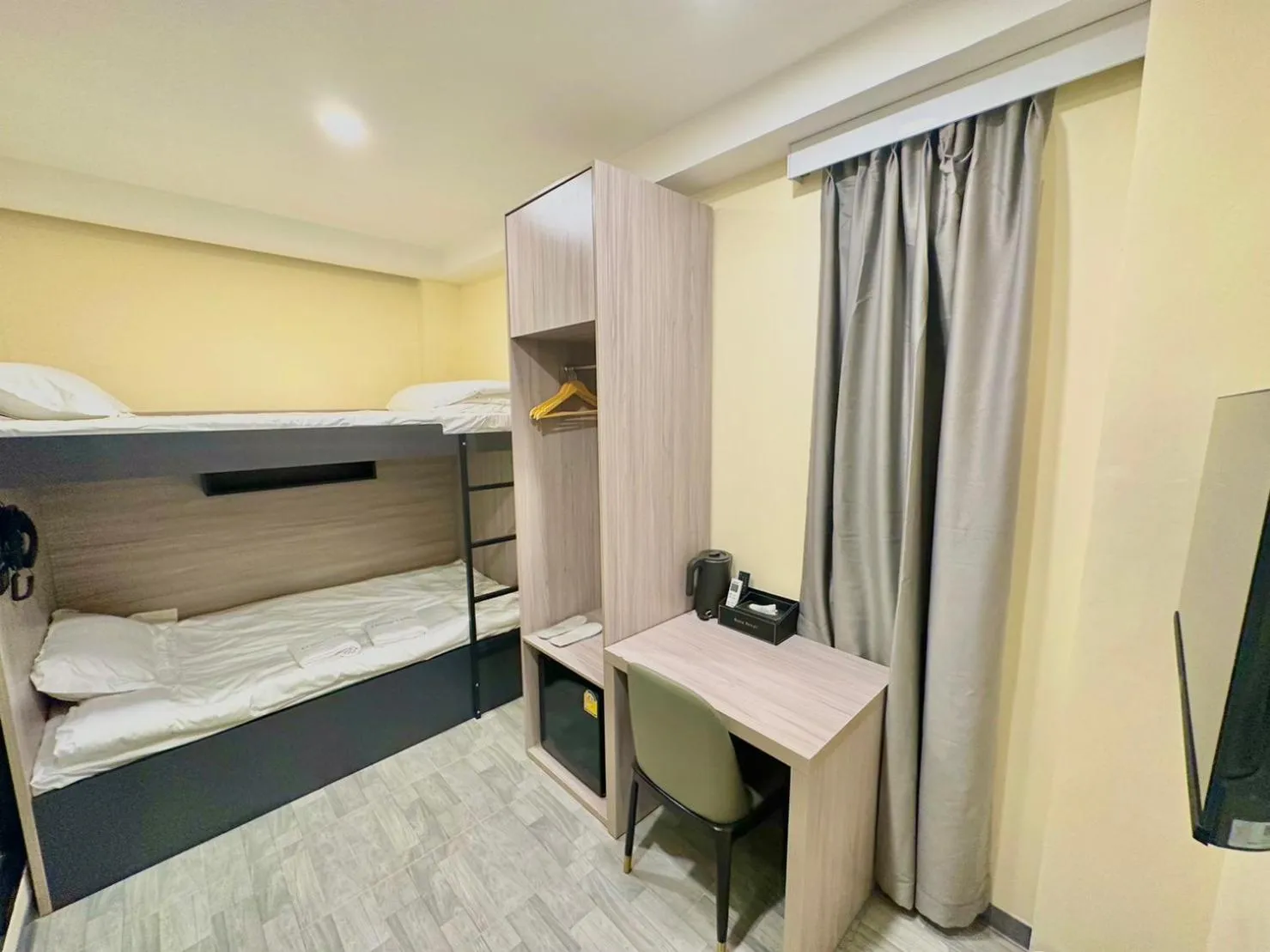 bunk bed, Bed in Nona Hotel, Bangkok