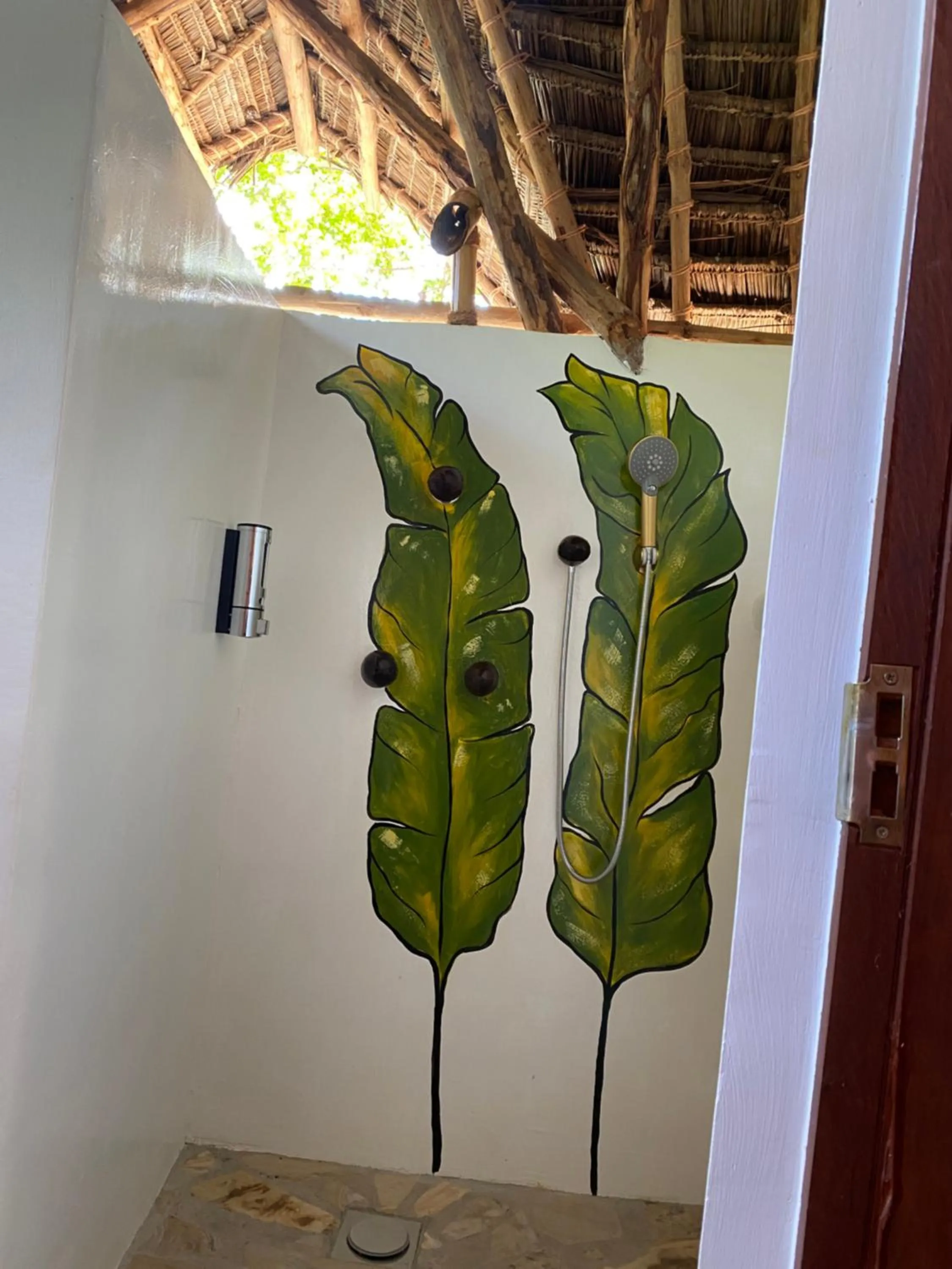 Shower in Baobab Africa Lodge Zanzibar