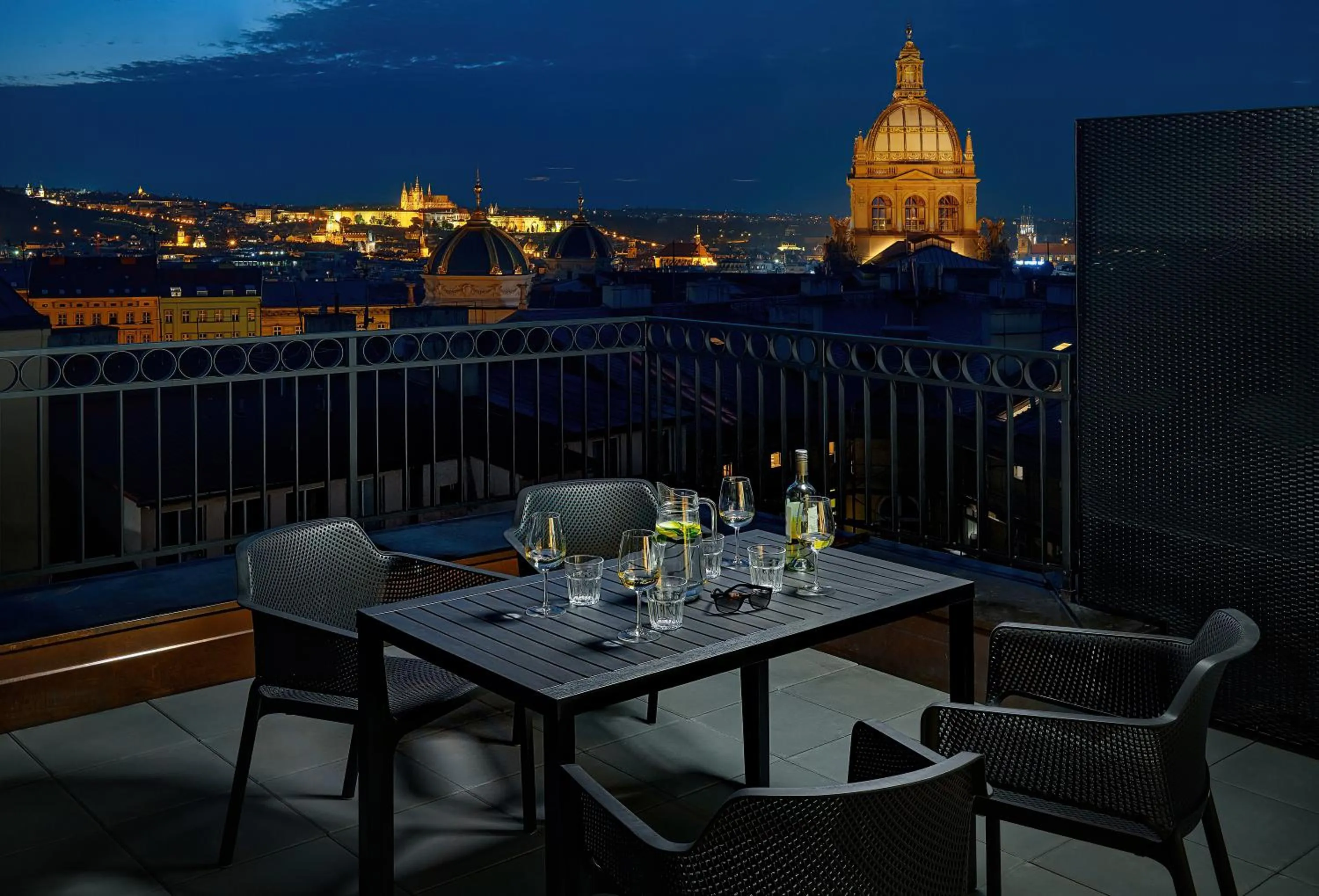 Night in DownTown Suites Rubesova