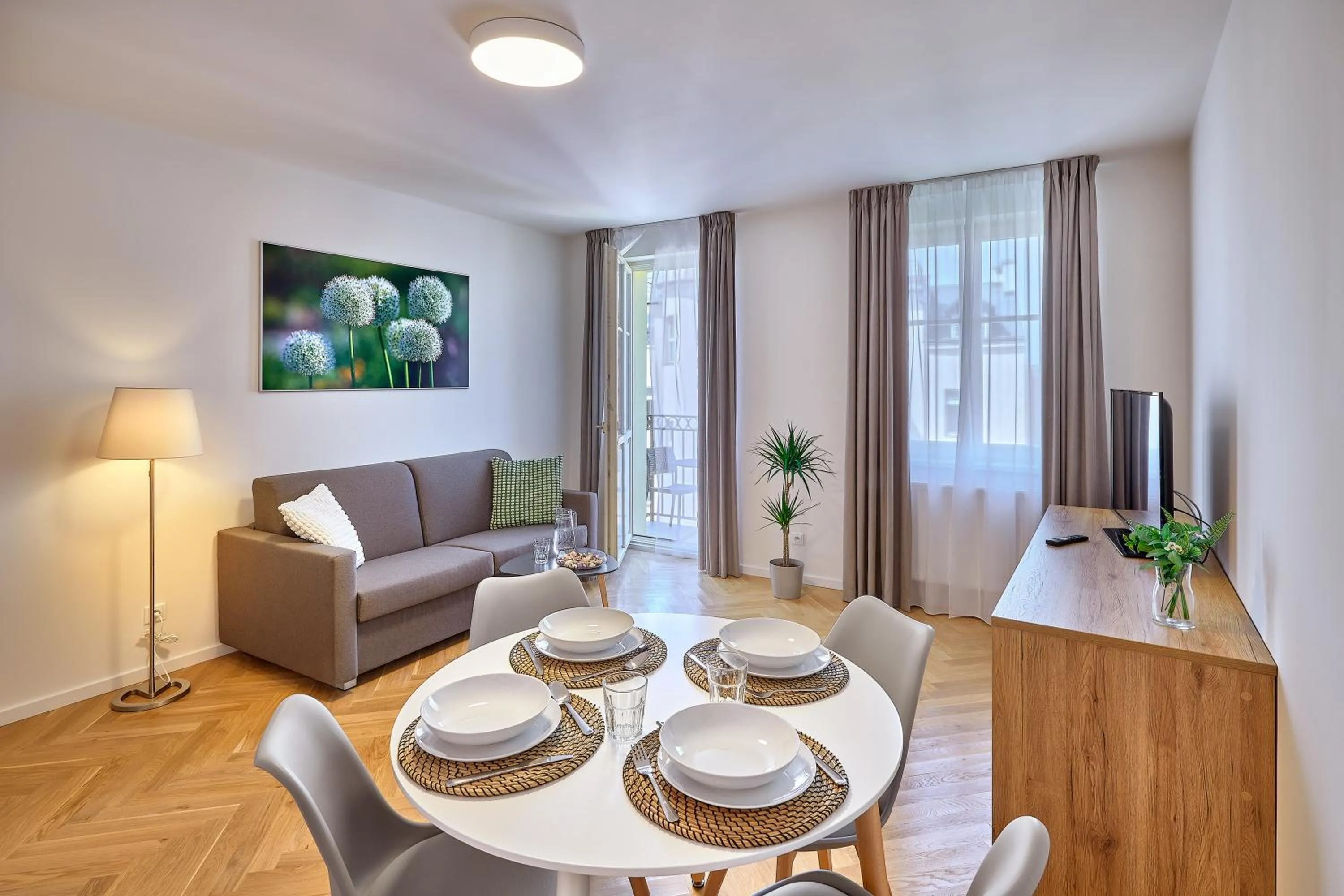 TV and multimedia in DownTown Suites Rubesova