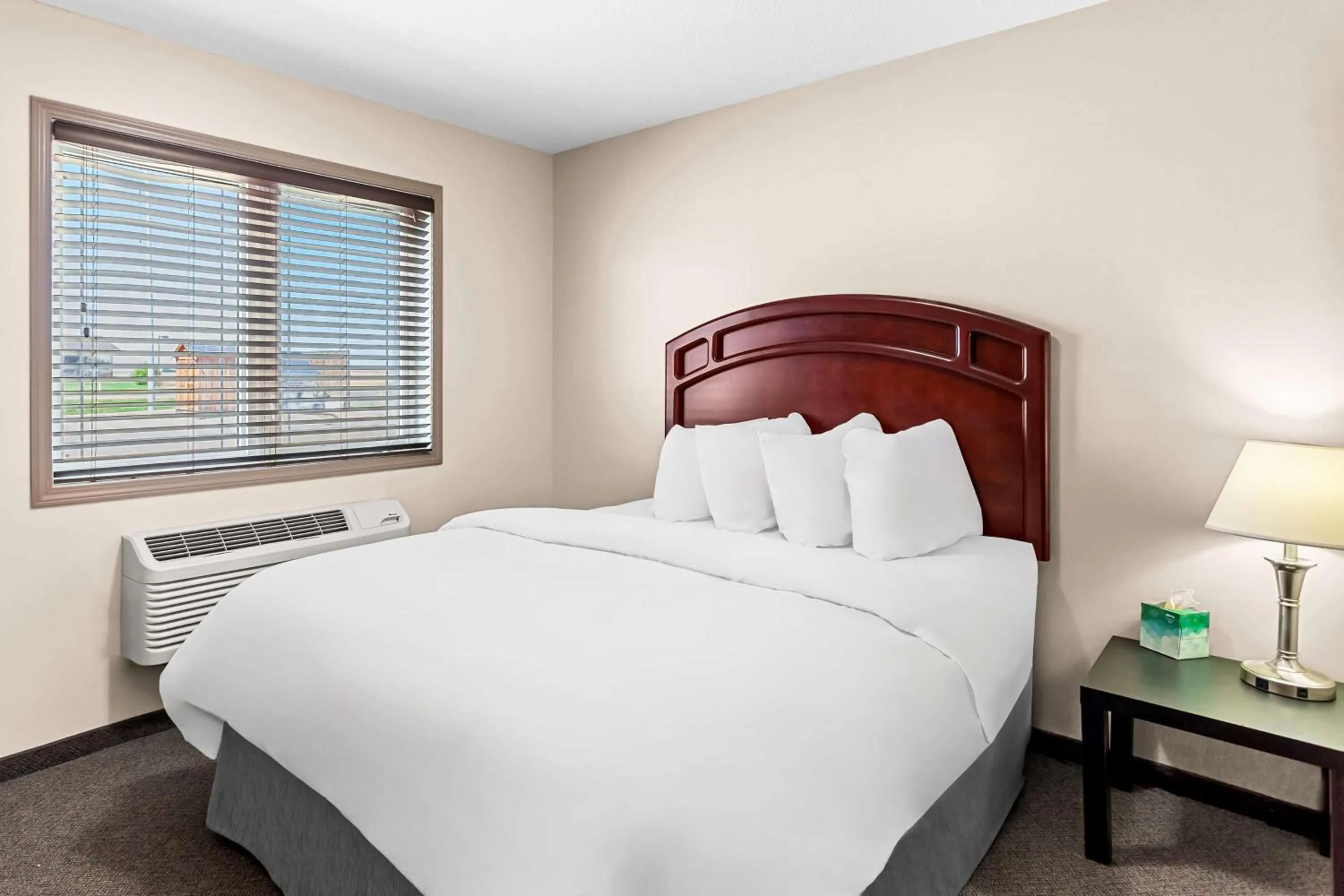 Photo of the whole room, Bed in SureStay Hotel by Best Western Bassano