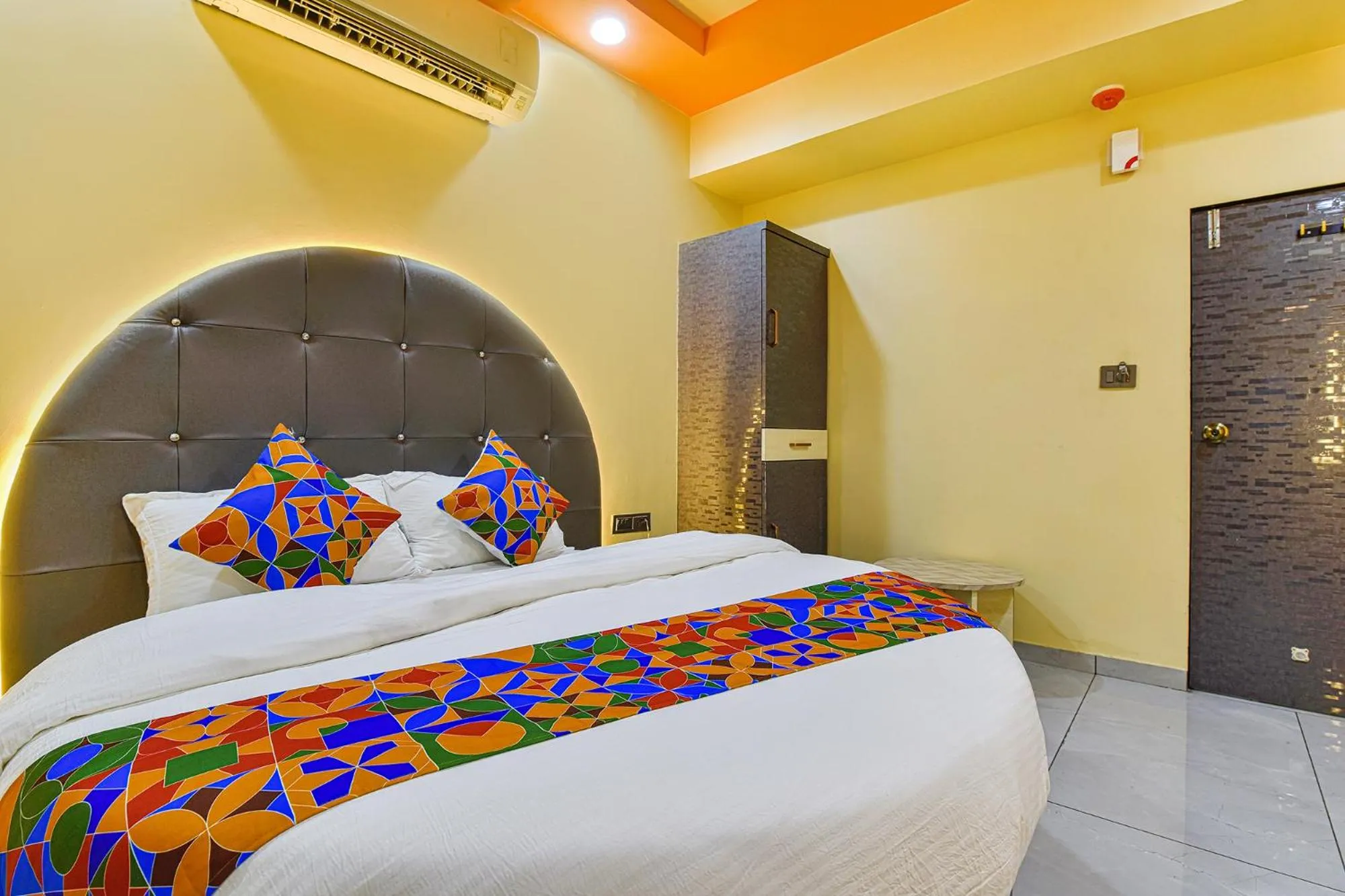 Bed in FabHotel Max Inn - Inside Himalaya Square