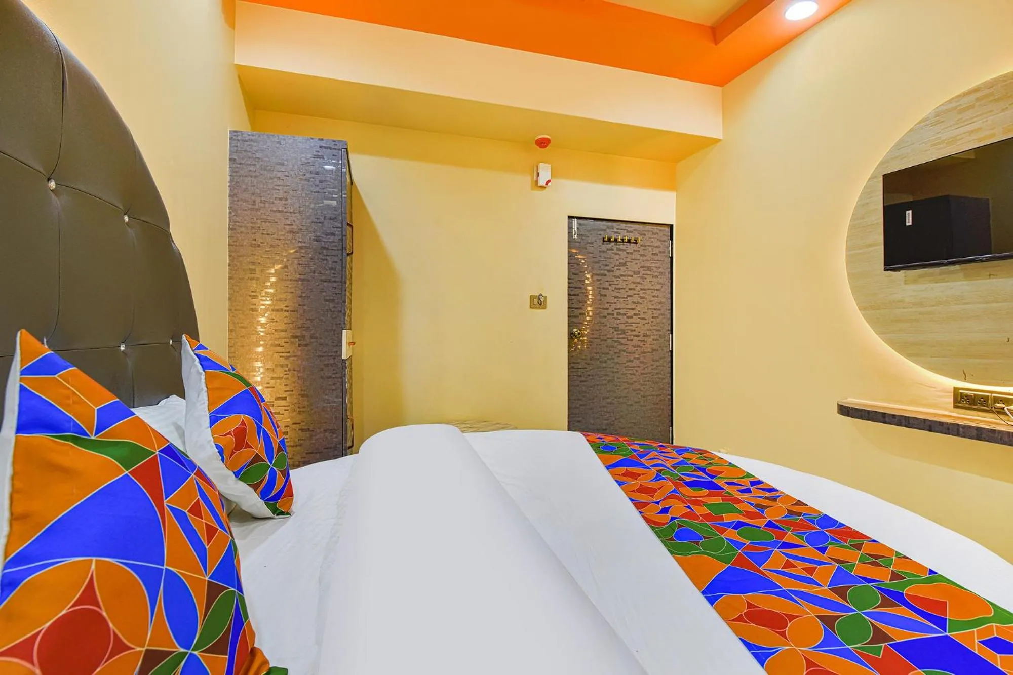 Bed in FabHotel Max Inn - Inside Himalaya Square