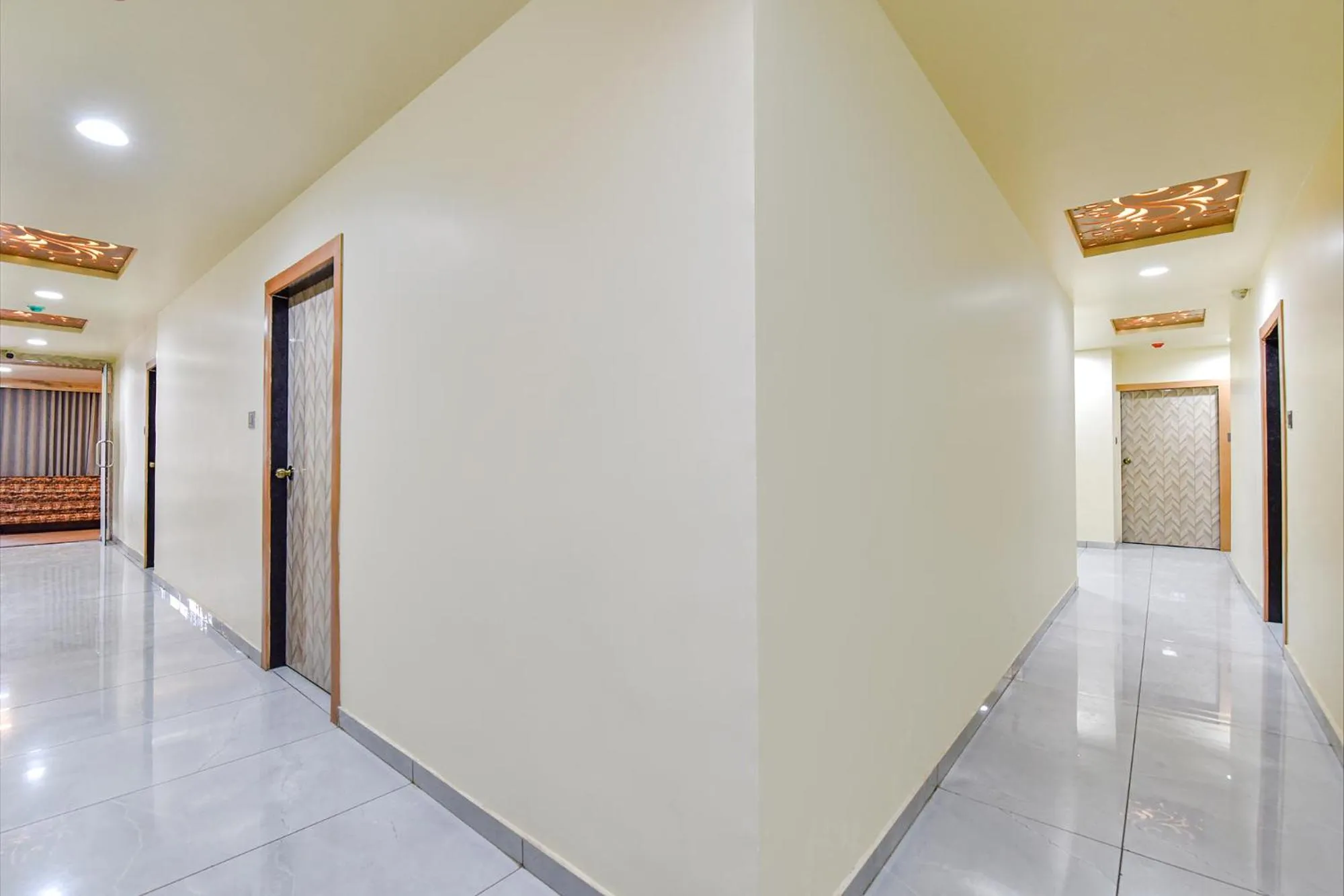 Lobby or reception in FabHotel Max Inn - Inside Himalaya Square