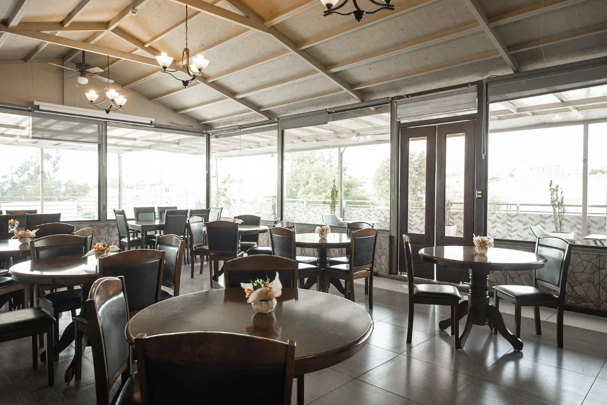 Restaurant/places to eat in Hotel D'Carlo Class