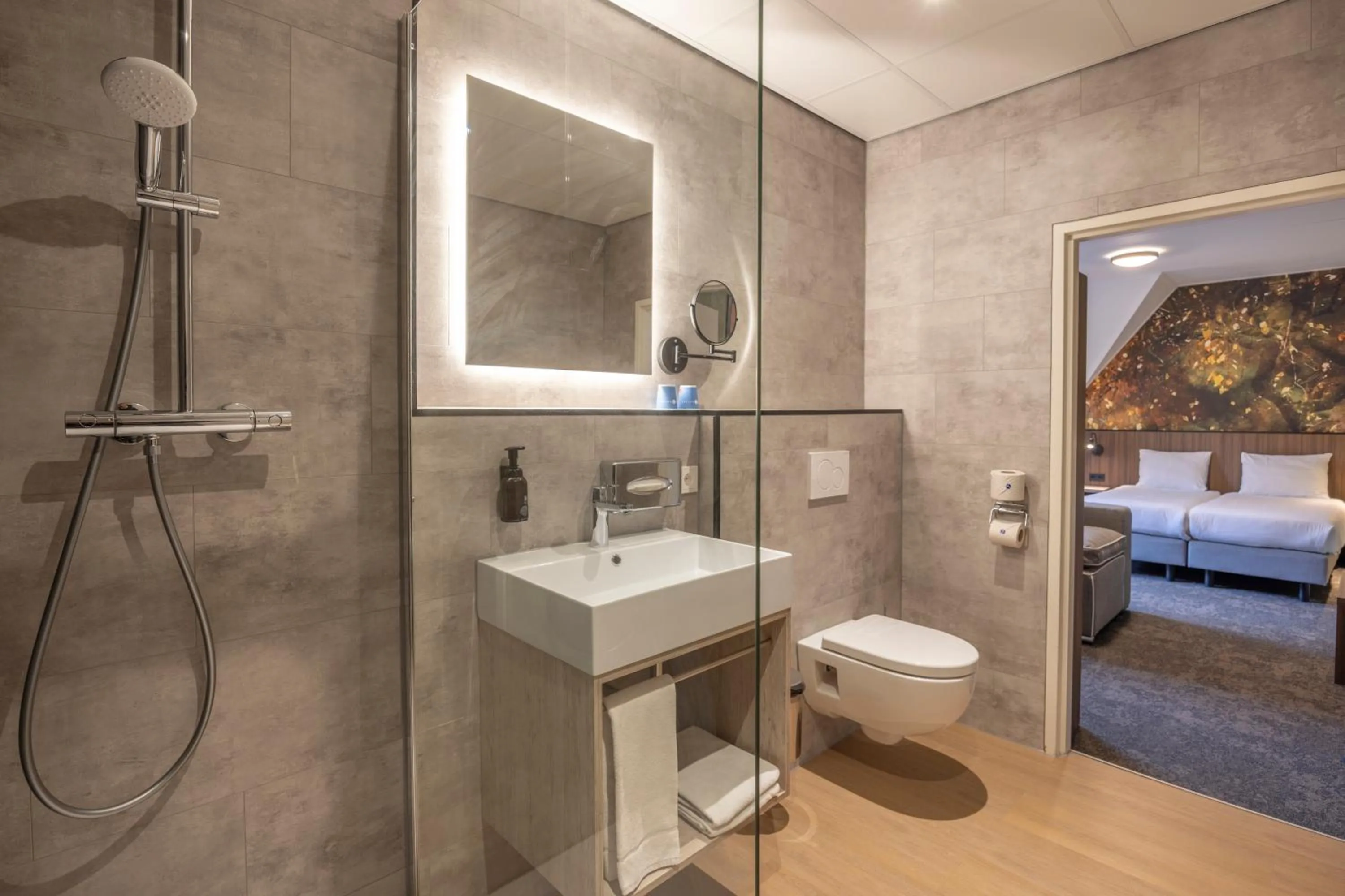 Bathroom, Bed in Fletcher Hotel Apeldoorn