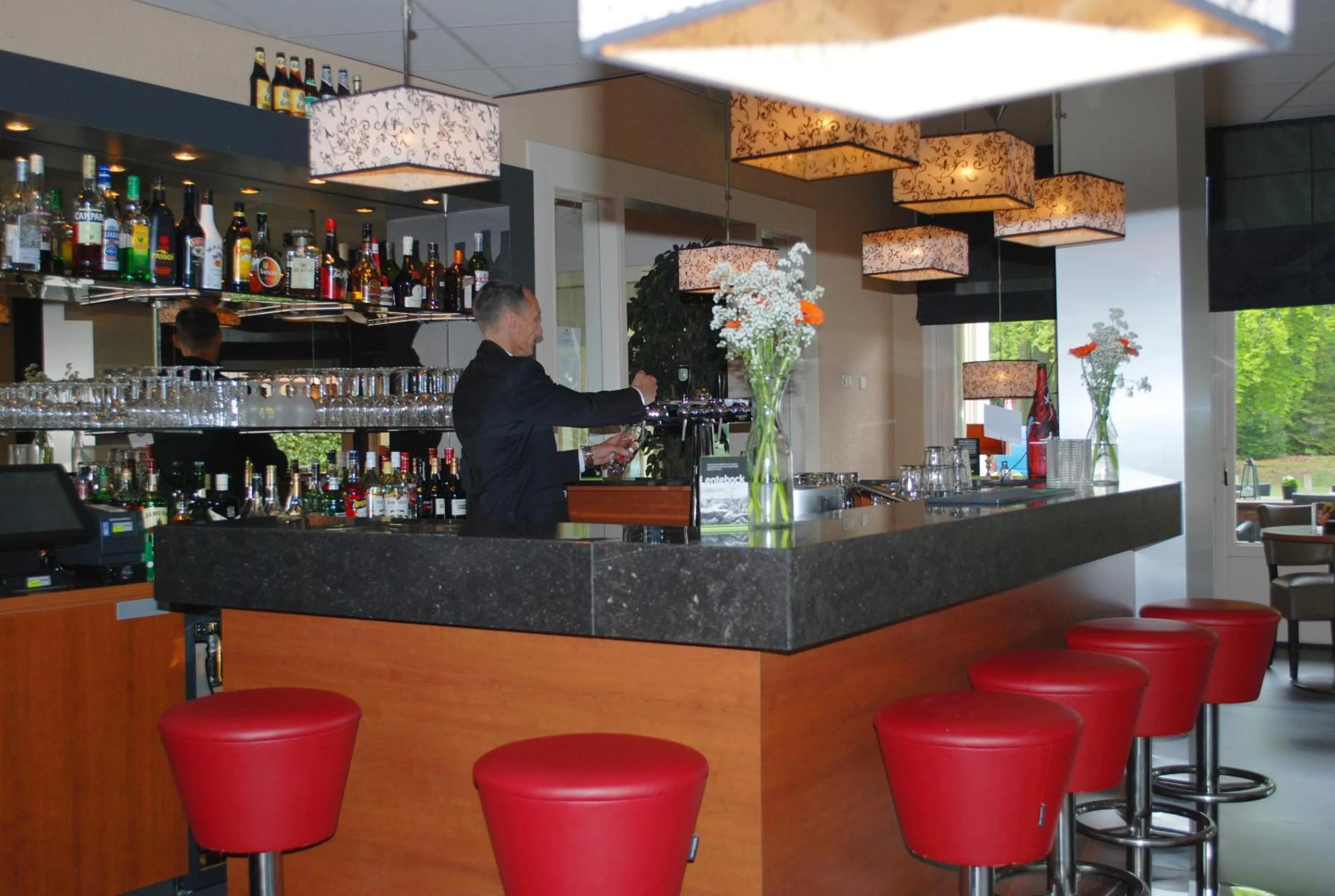 Lounge or bar in Fletcher Hotel Apeldoorn