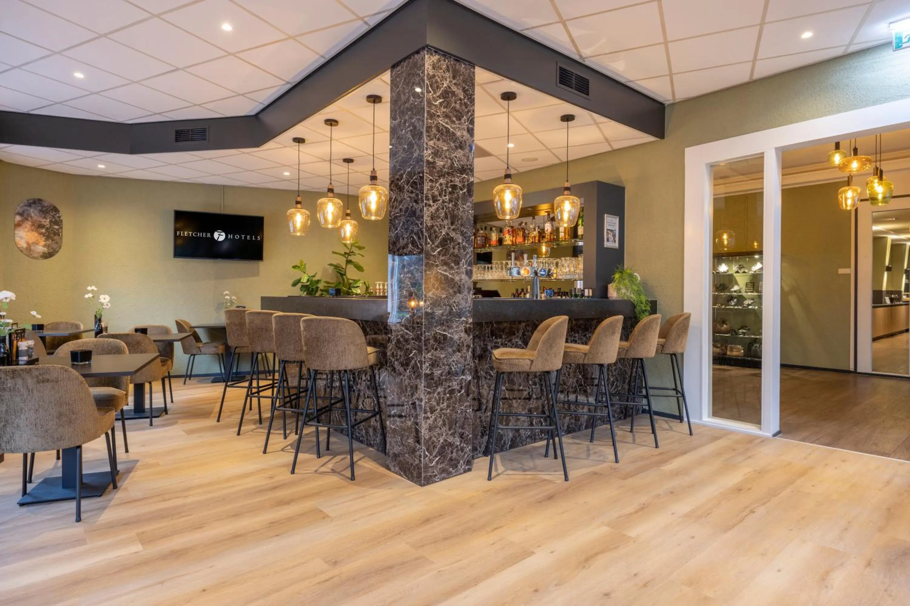 Lounge or bar in Fletcher Hotel Apeldoorn