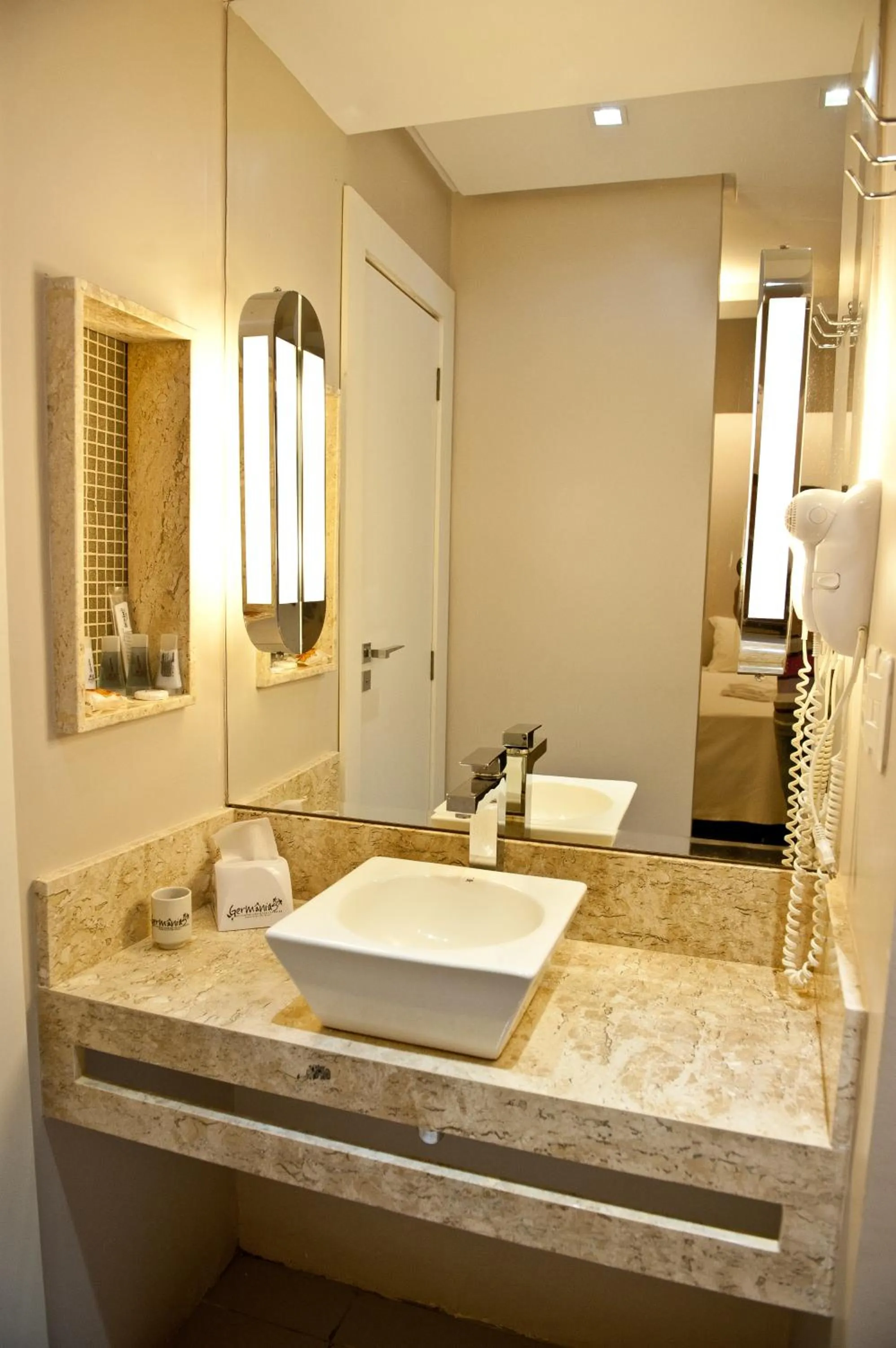 Bedroom, Bed in Germanias Blumen Hotel