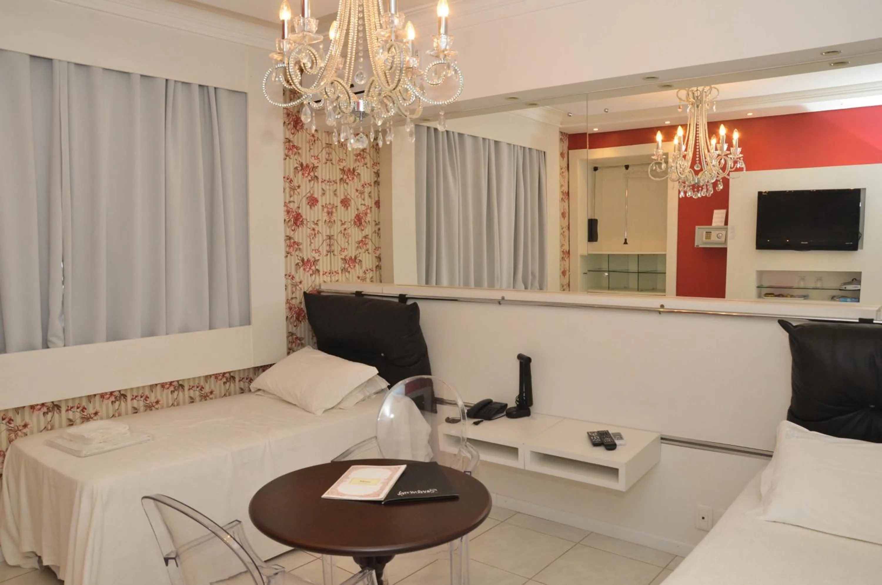 Photo of the whole room in Germanias Blumen Hotel