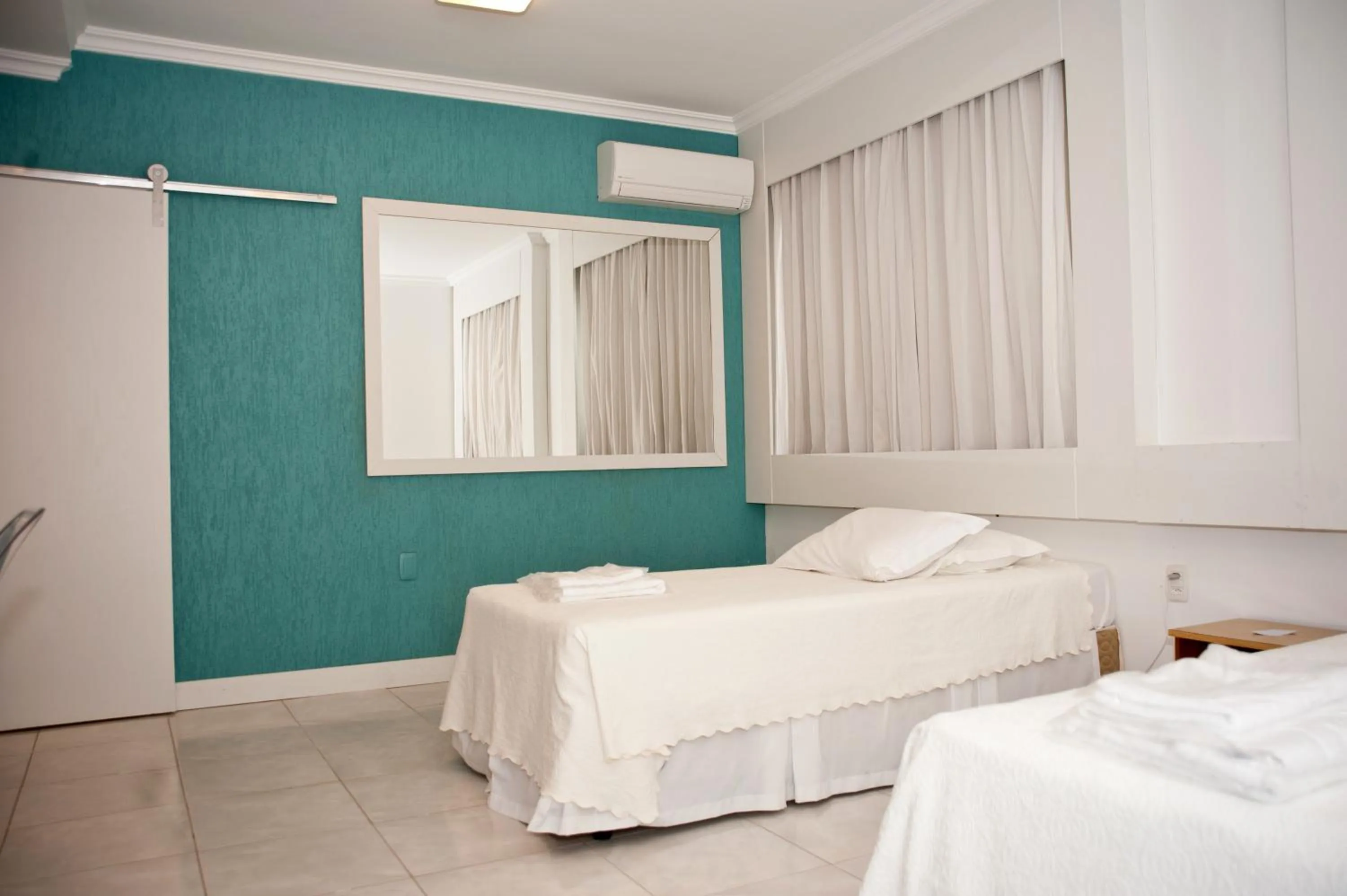 Bedroom, Bed in Germanias Blumen Hotel