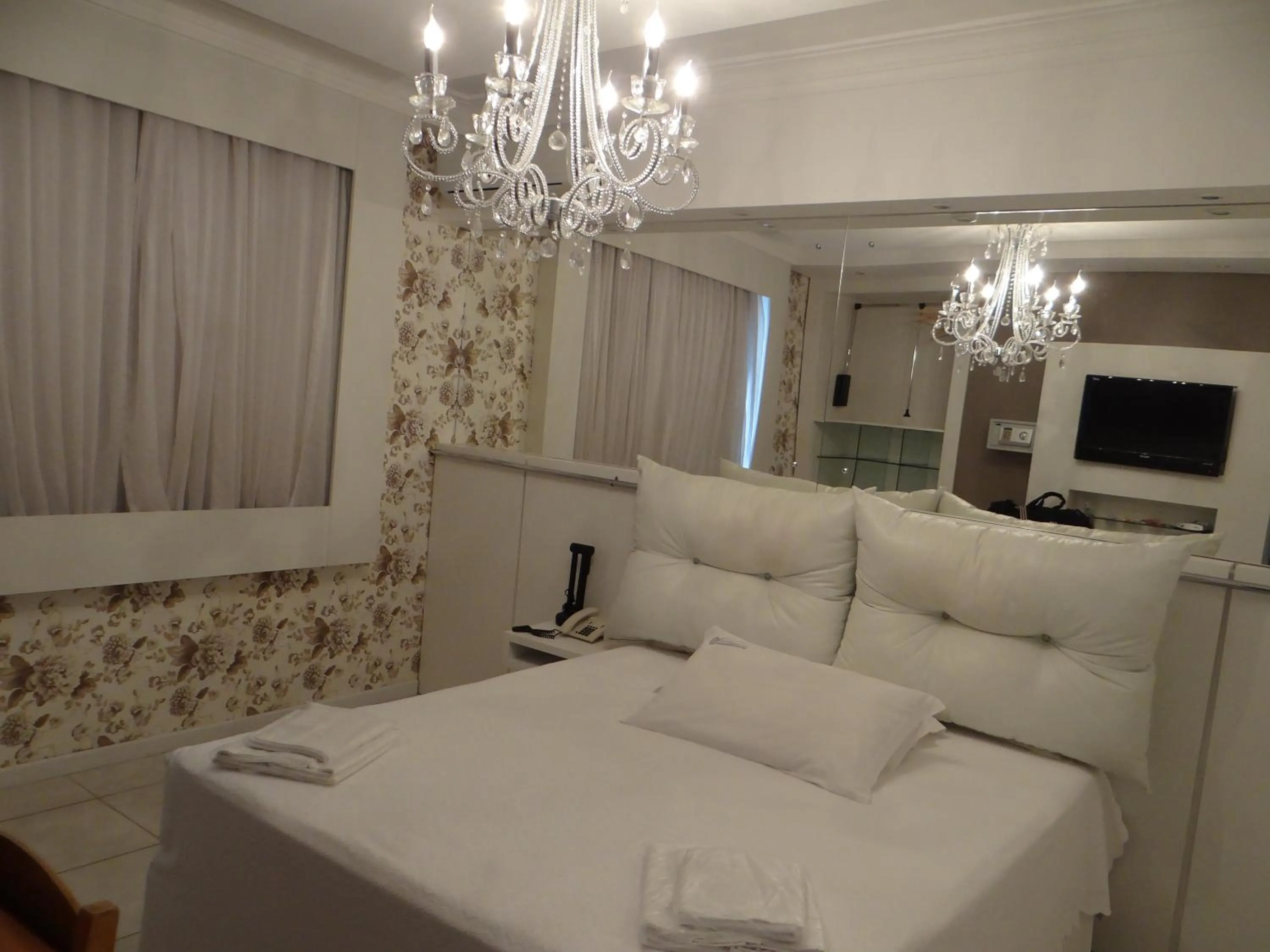 Bedroom, Bed in Germanias Blumen Hotel