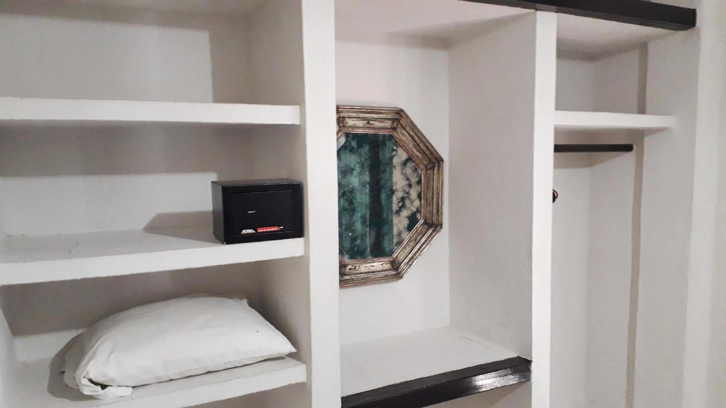 safe in Solimar Inn Suites