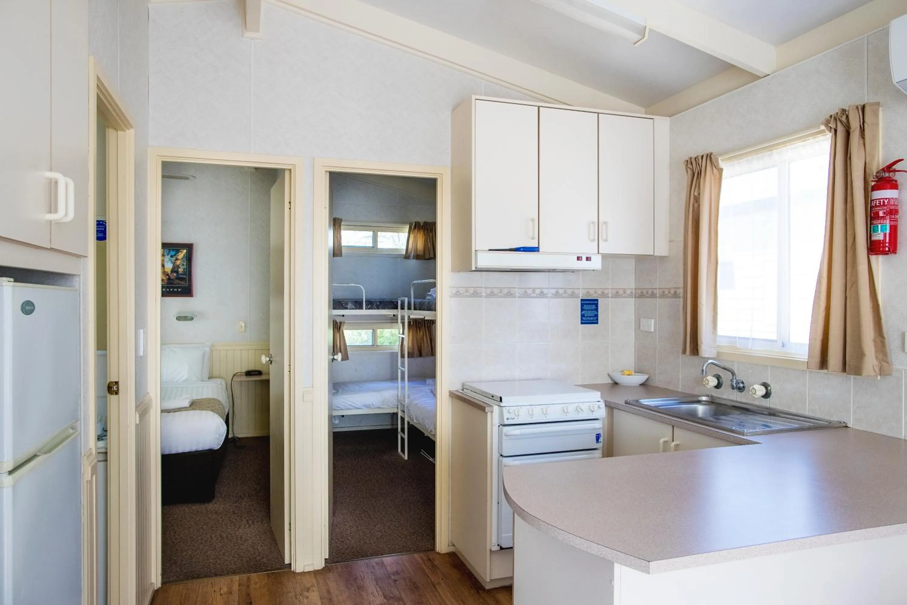 Kitchen or kitchenette, Bed in BIG4 Ingenia Holidays Inverloch