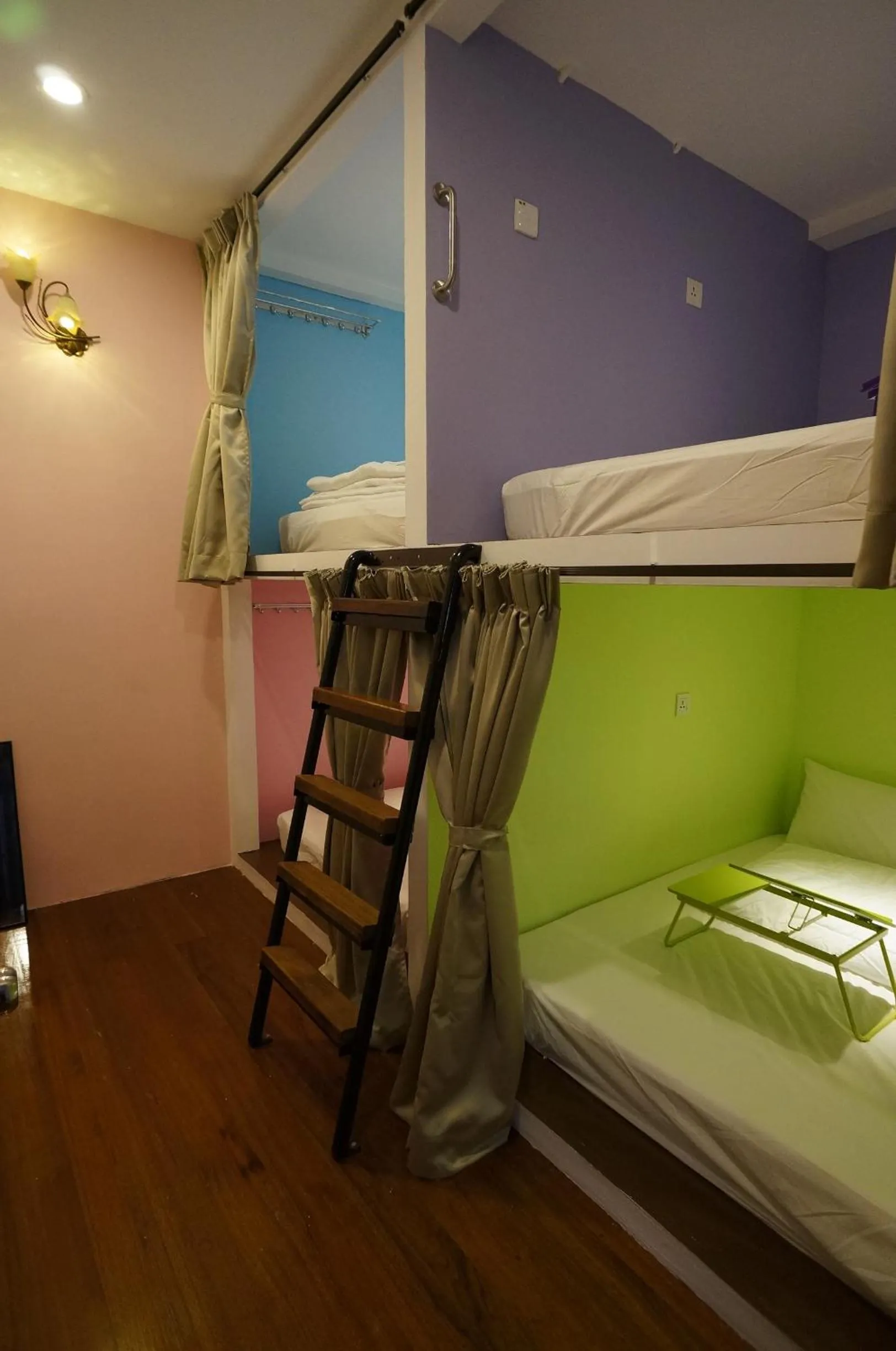 Bed in Thirty Three Stewart Houze