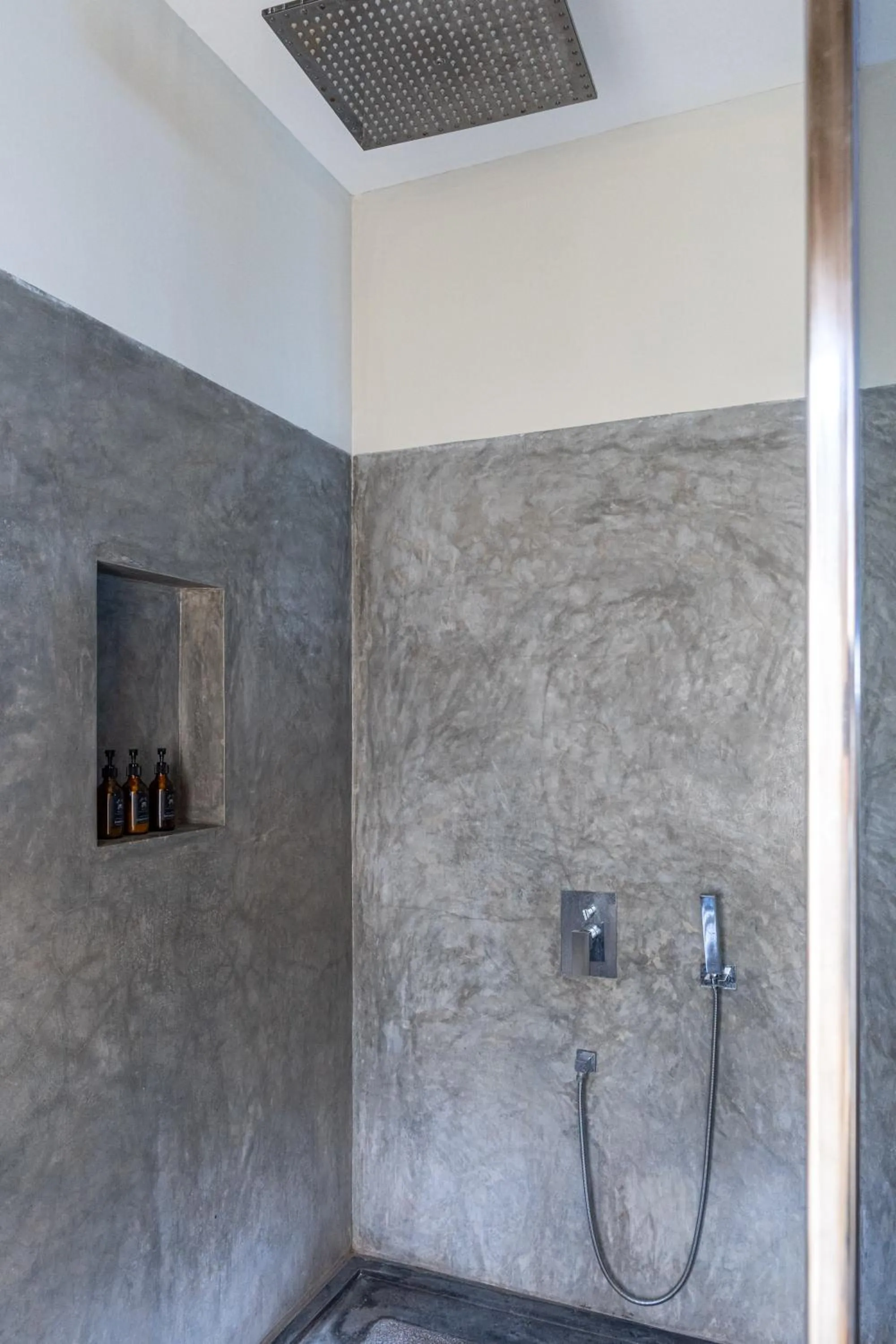 Shower in Eraeliya Villas & Gardens