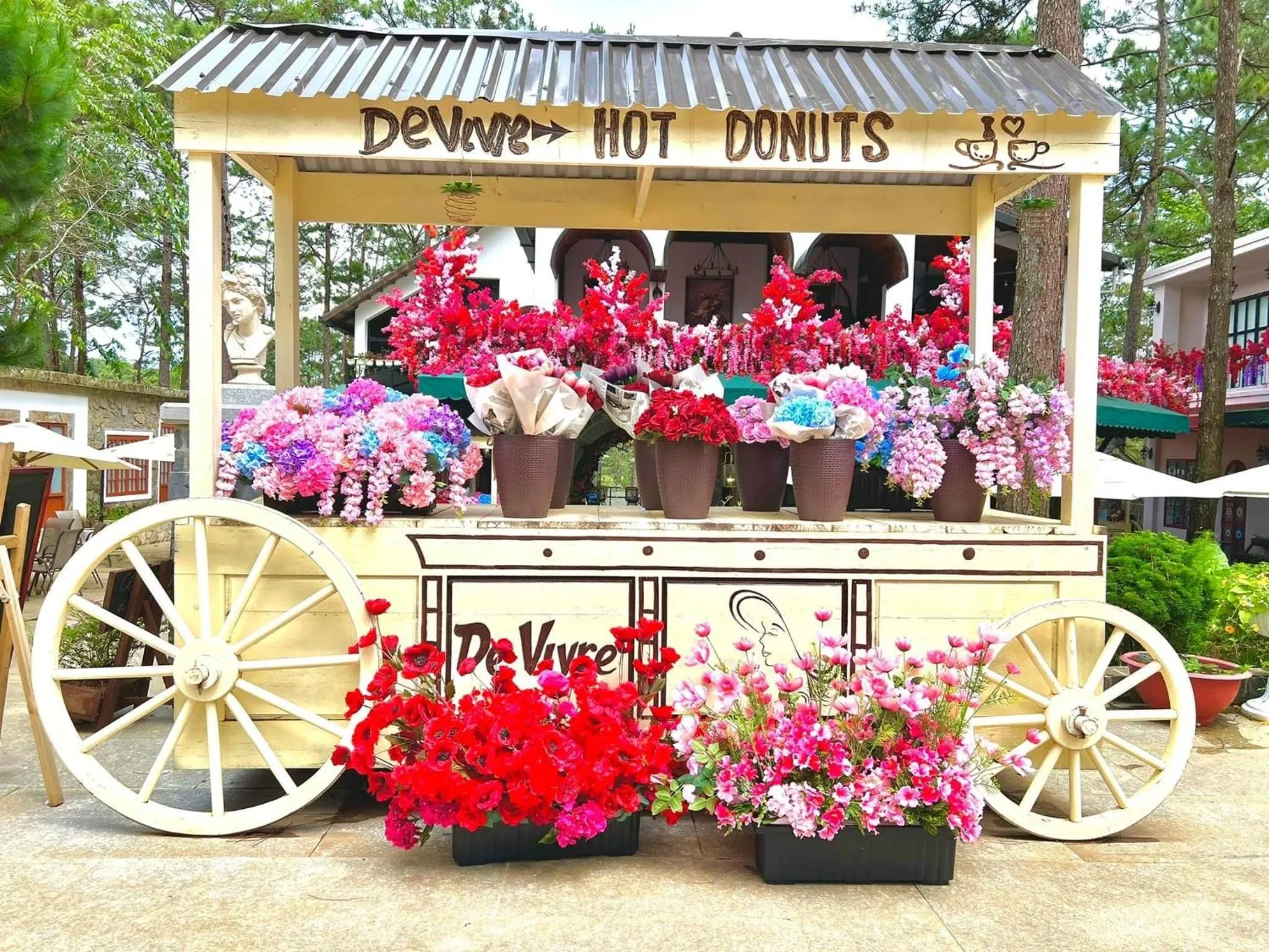 Decorative detail in De Vivre Homestay Măng Đen