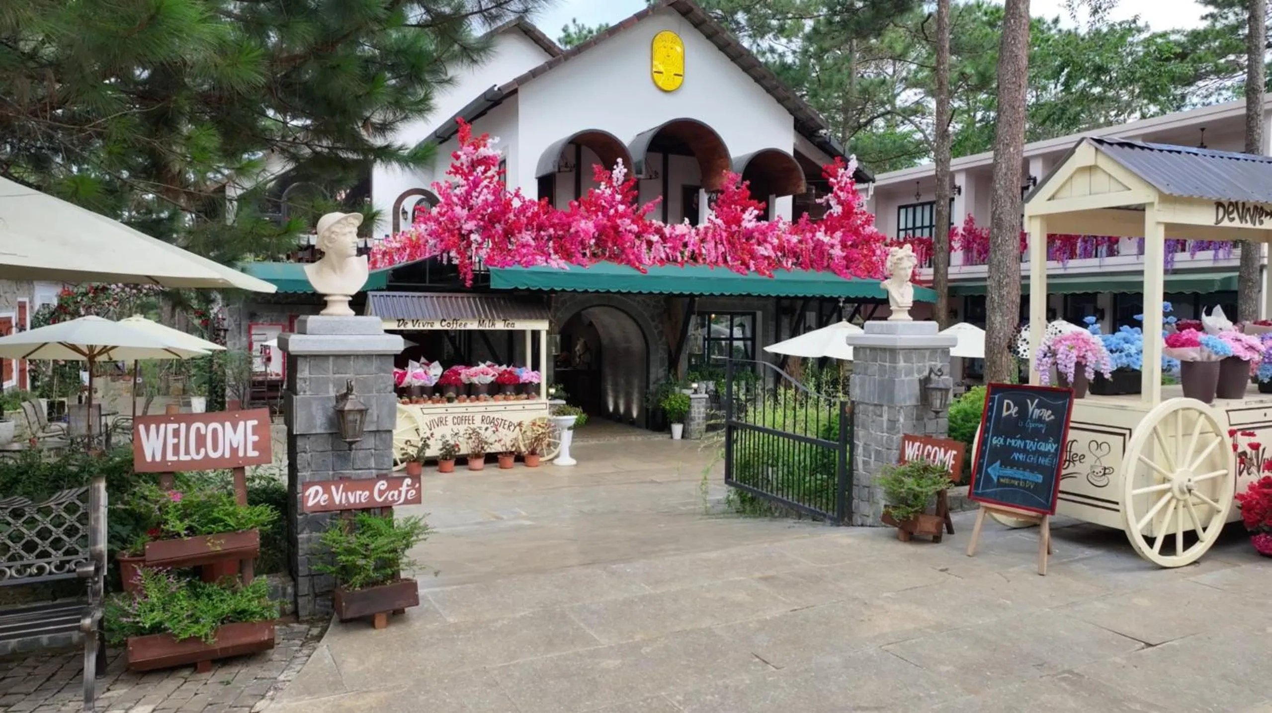 Decorative detail in De Vivre Homestay Măng Đen