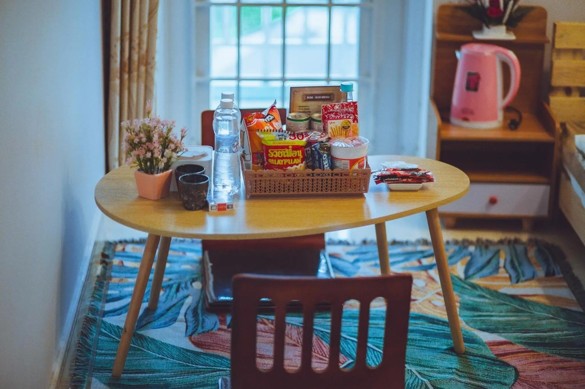 Seating area in De Vivre Homestay Măng Đen