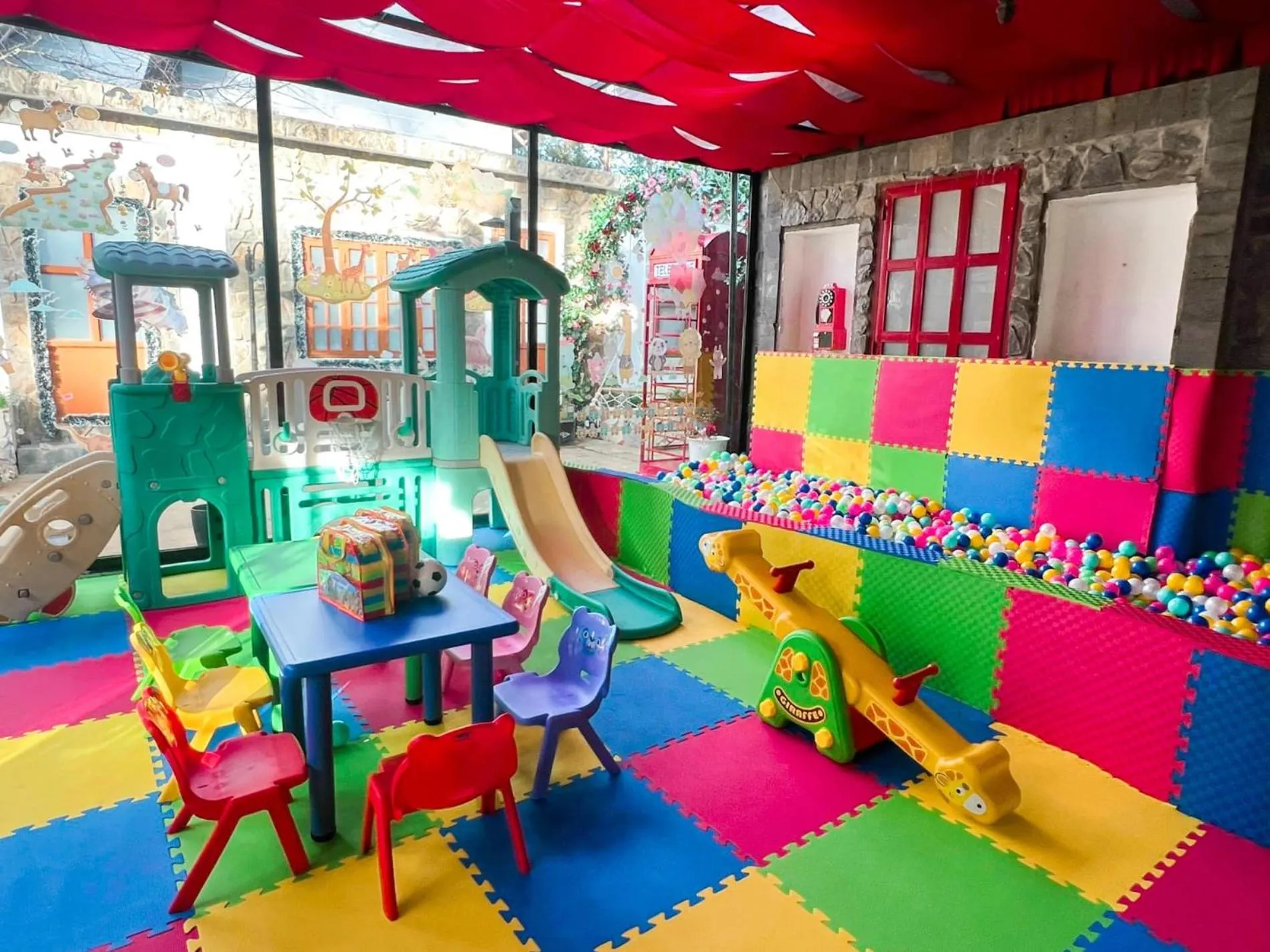 Children play ground in De Vivre Homestay Măng Đen