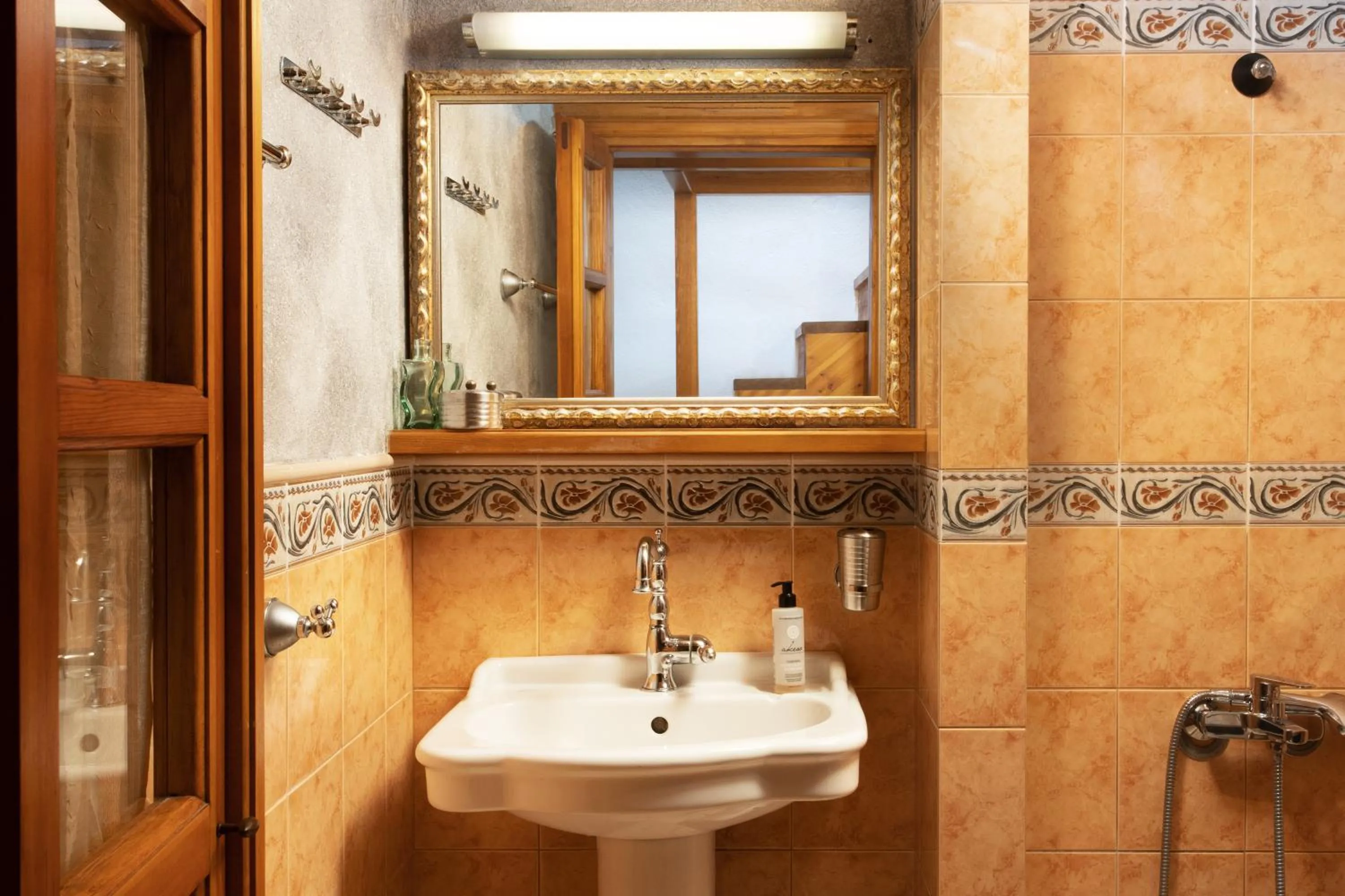 Bathroom in Dorovinis Monemvasia Castlehouses