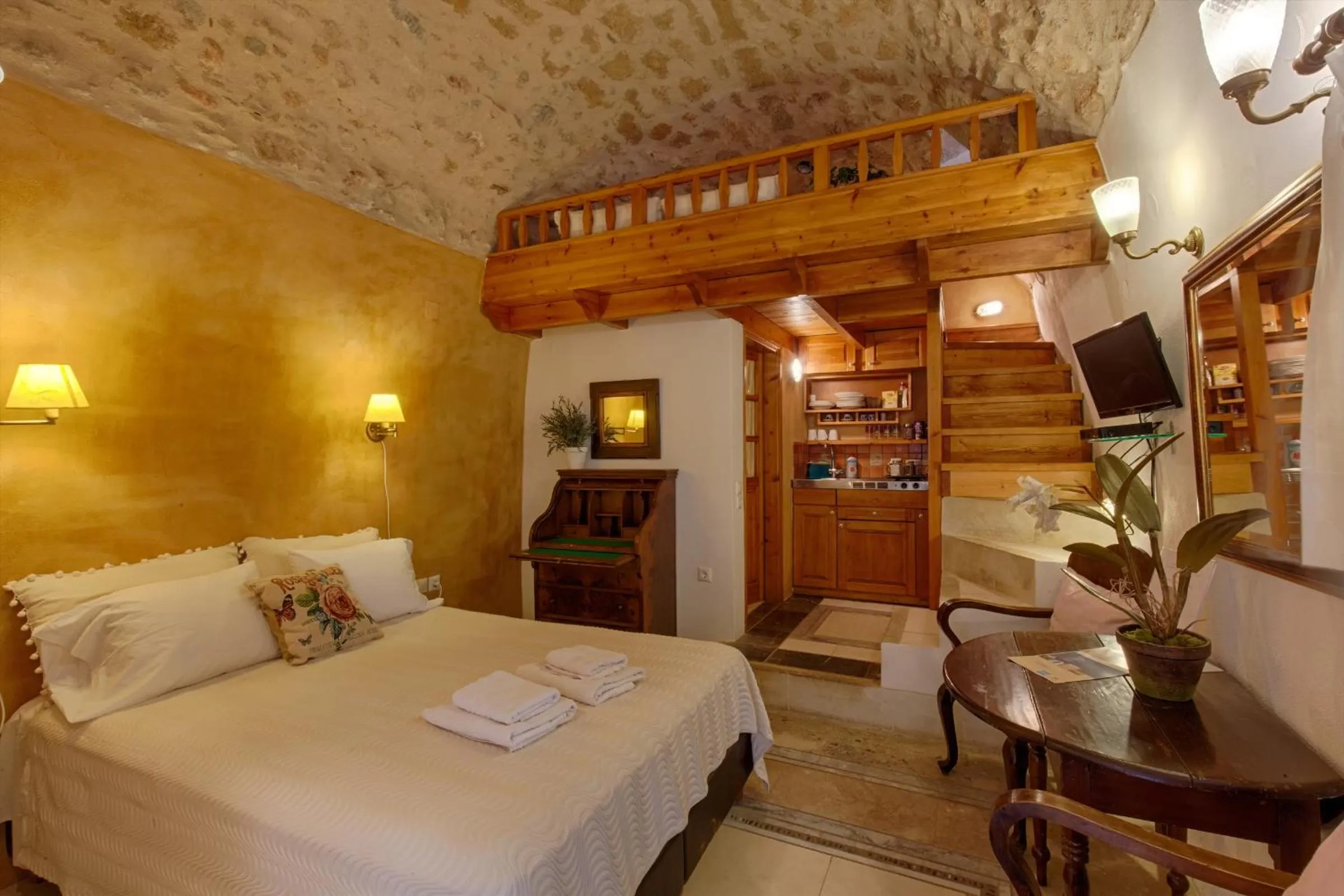 Photo of the whole room, Bed in Dorovinis Monemvasia Castlehouses